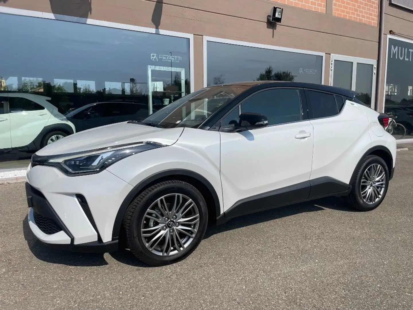 Toyota C-HR 2.0 Hybrid E-CVT Lounge Bianco - 2