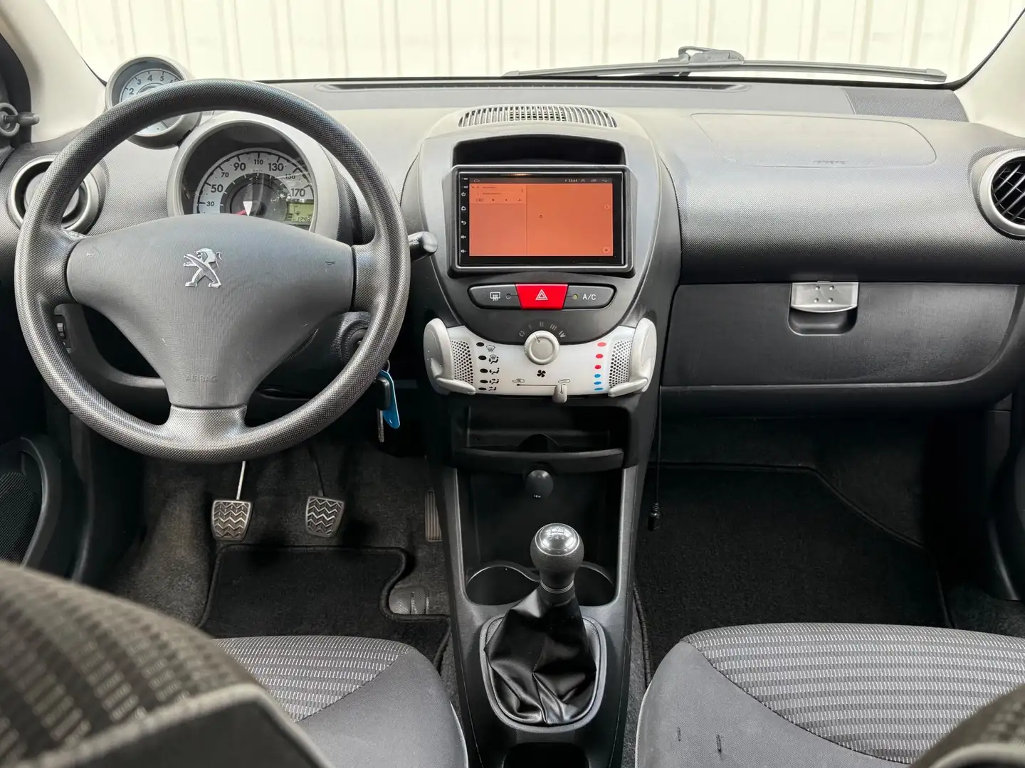 Peugeot 107 1.0 Active Airco,Navi,Bleutooth,ElektrischeRamen,T Zwart - 2