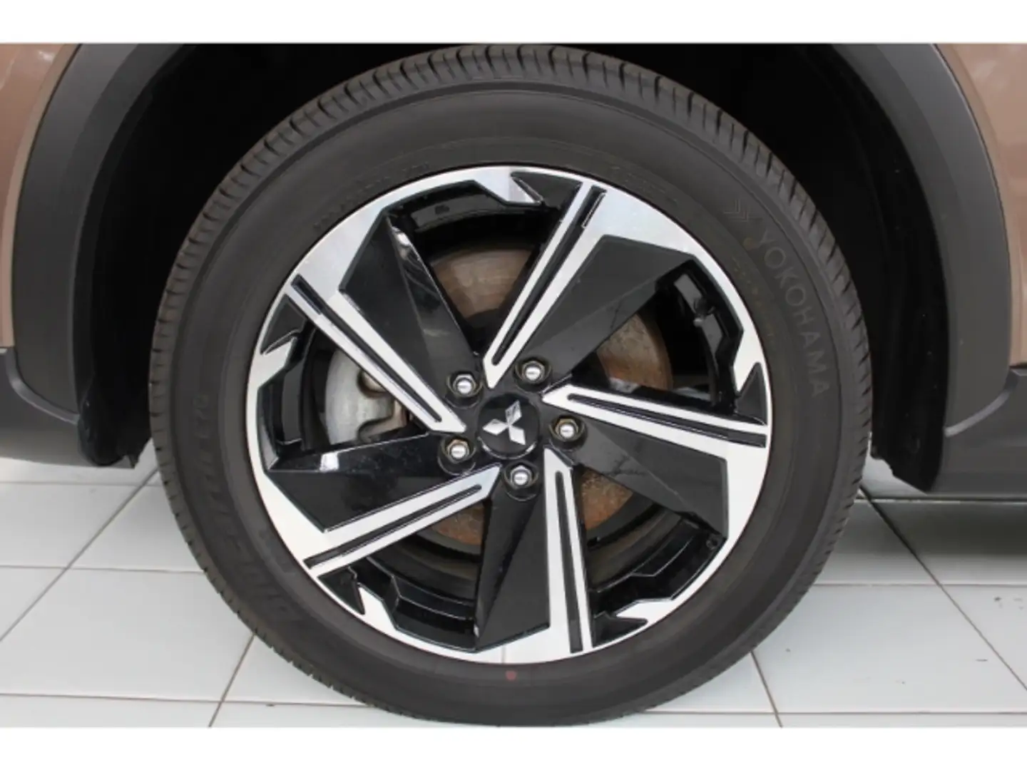Mitsubishi Eclipse Cross Plus Plug-In-Hybrid 4WD 2.4 MIVEC PHEV EU6d Allrad Braun - 2