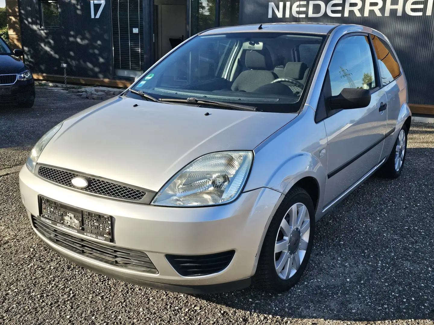 Ford Fiesta Fiesta  3-Türer 1.3 Trend TÜV 06/26 Argento - 1