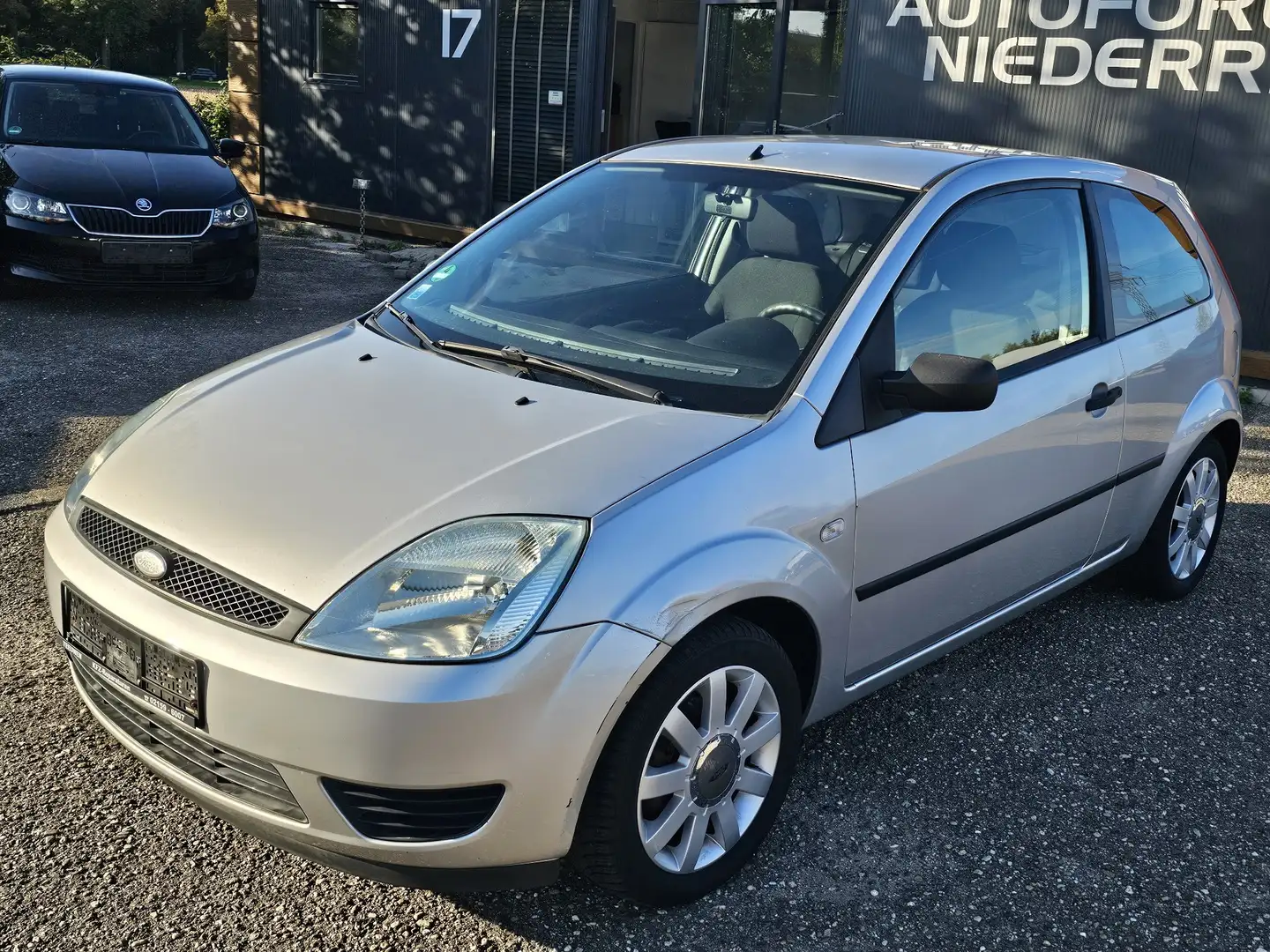 Ford Fiesta Fiesta  3-Türer 1.3 Trend TÜV 06/26 Argento - 2
