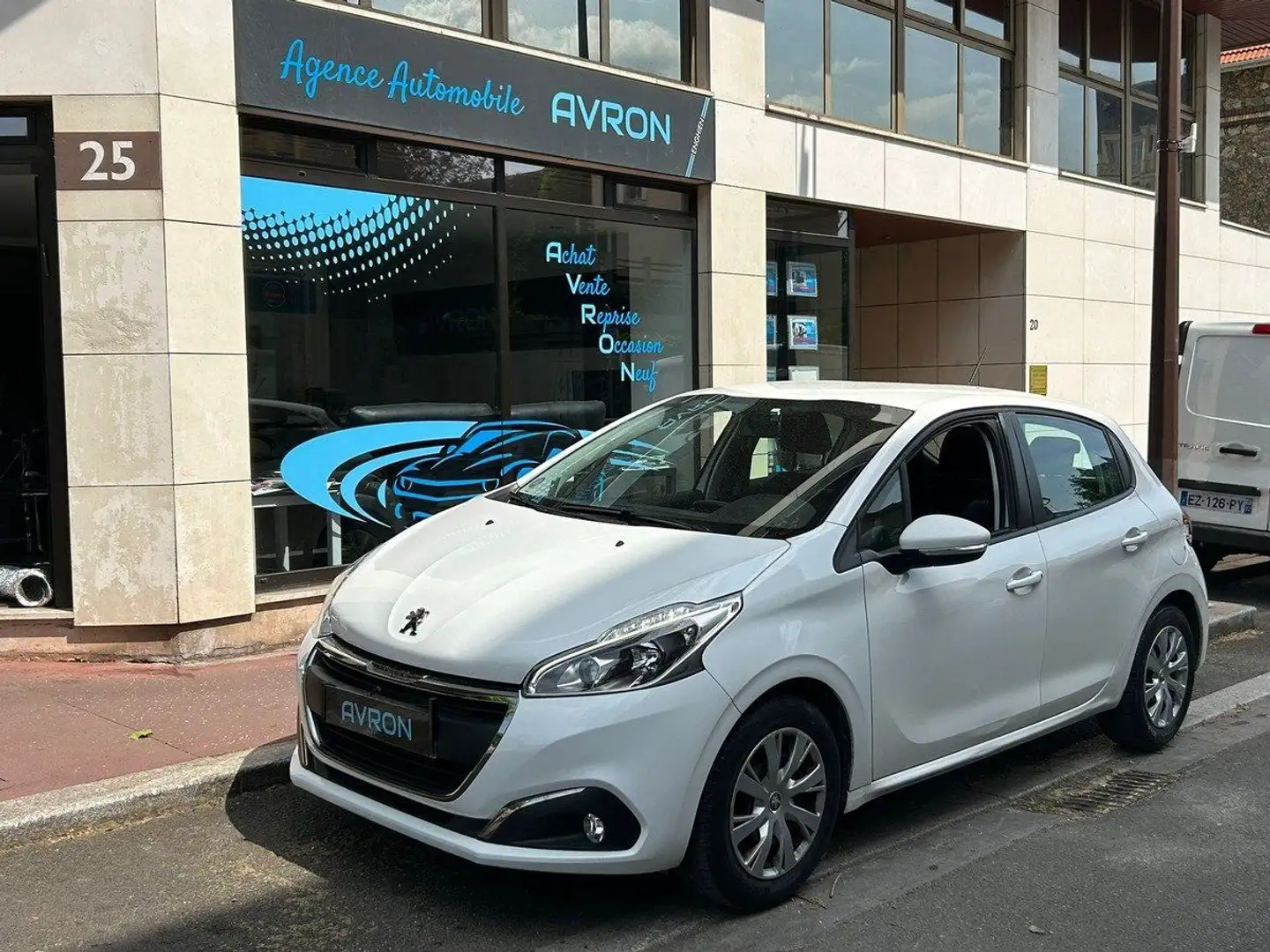 Peugeot 208 1.2 S&S ACTIVE BUSINESS 5P 5 places Distribution n Blanc - 1