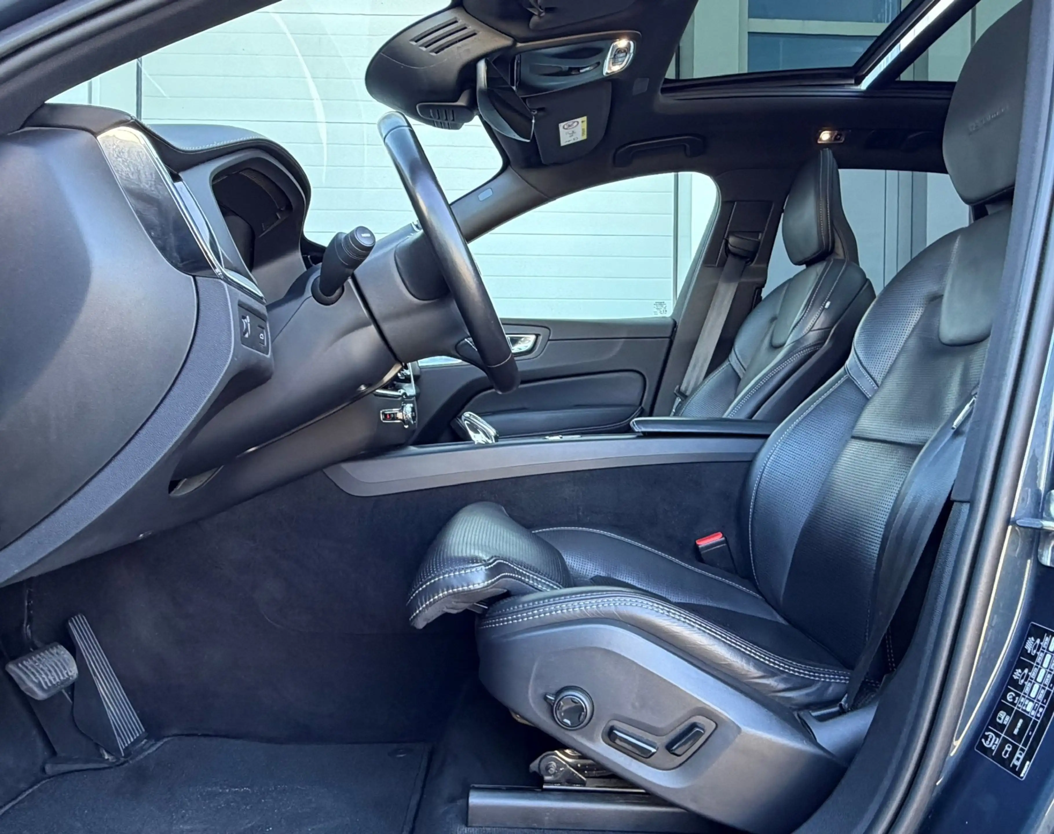 Volvo XC60 2.0 B4 AWD Inscription HuD 360' Luchtv. B&W Nappa — photo 30
