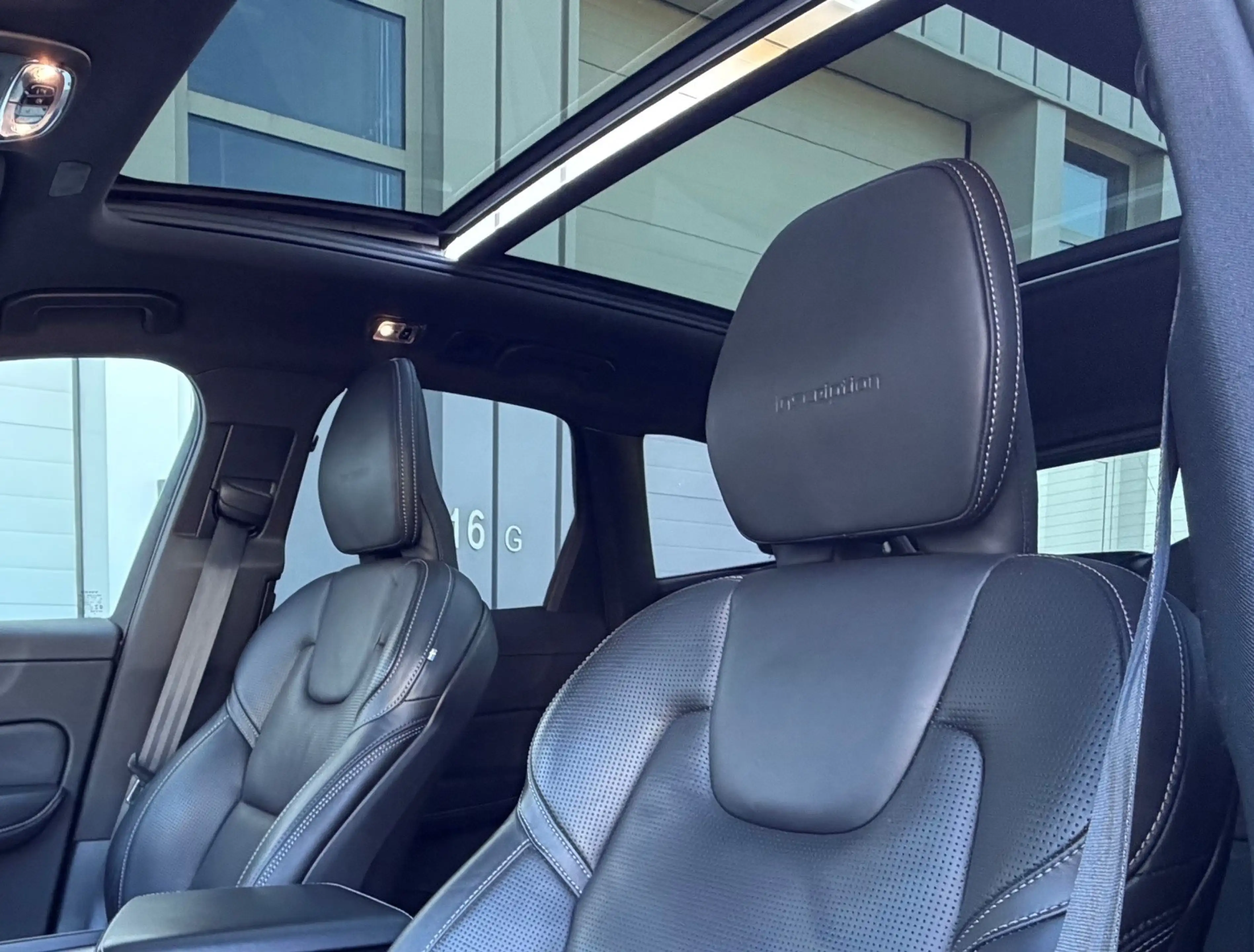 Volvo XC60 2.0 B4 AWD Inscription HuD 360' Luchtv. B&W Nappa — photo 12