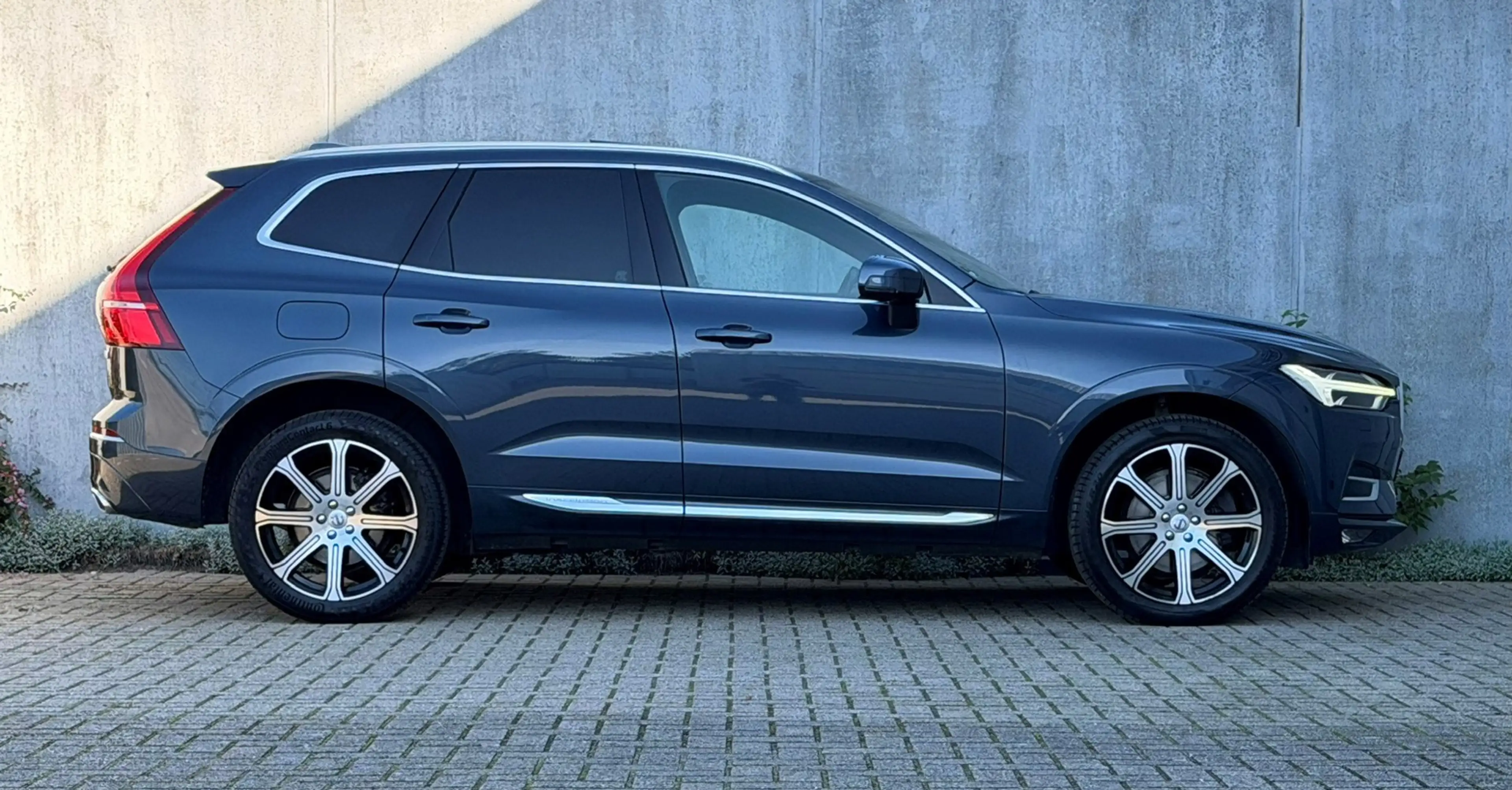 Volvo XC60 2.0 B4 AWD Inscription HuD 360' Luchtv. B&W Nappa — photo 2