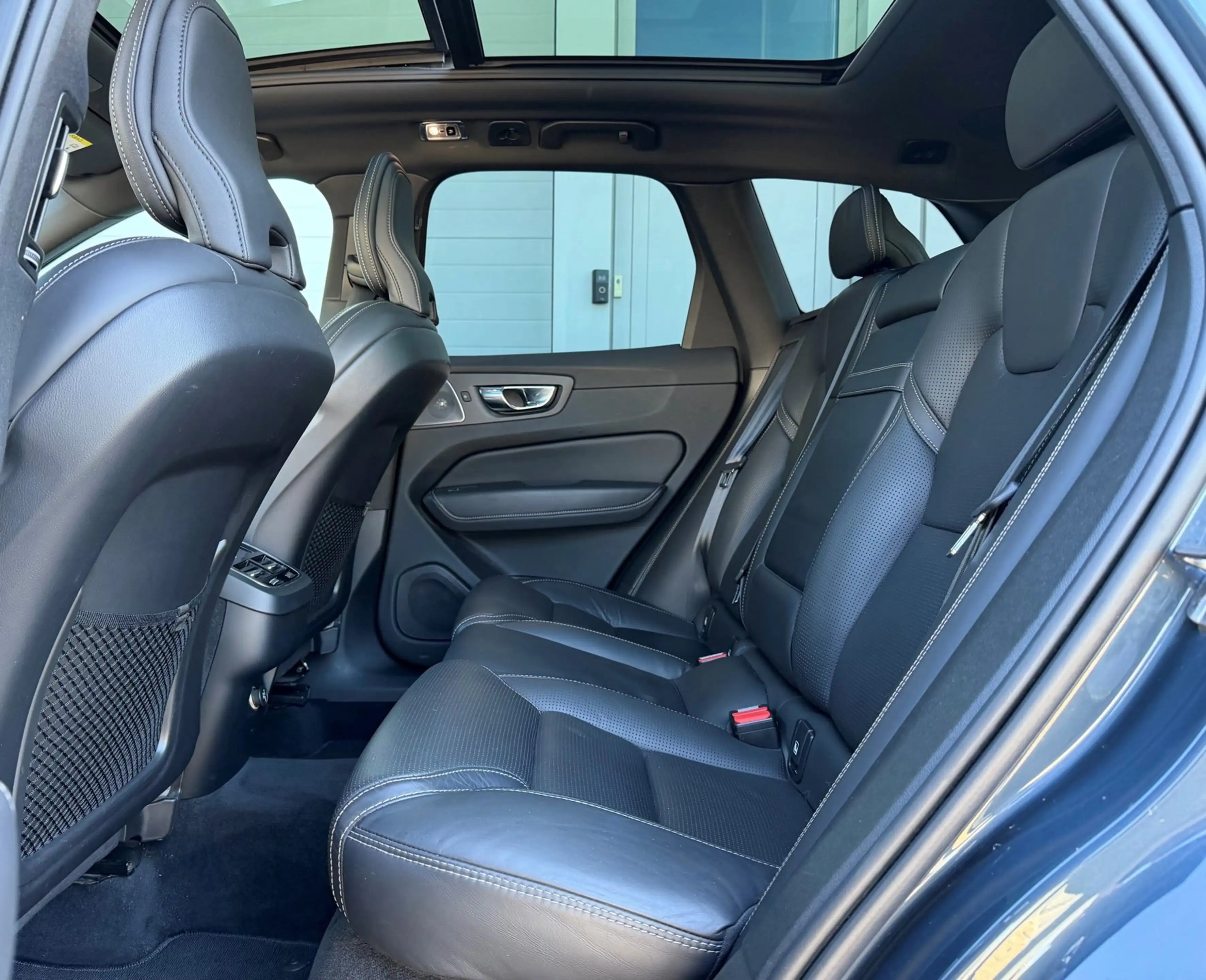 Volvo XC60 2.0 B4 AWD Inscription HuD 360' Luchtv. B&W Nappa — photo 11