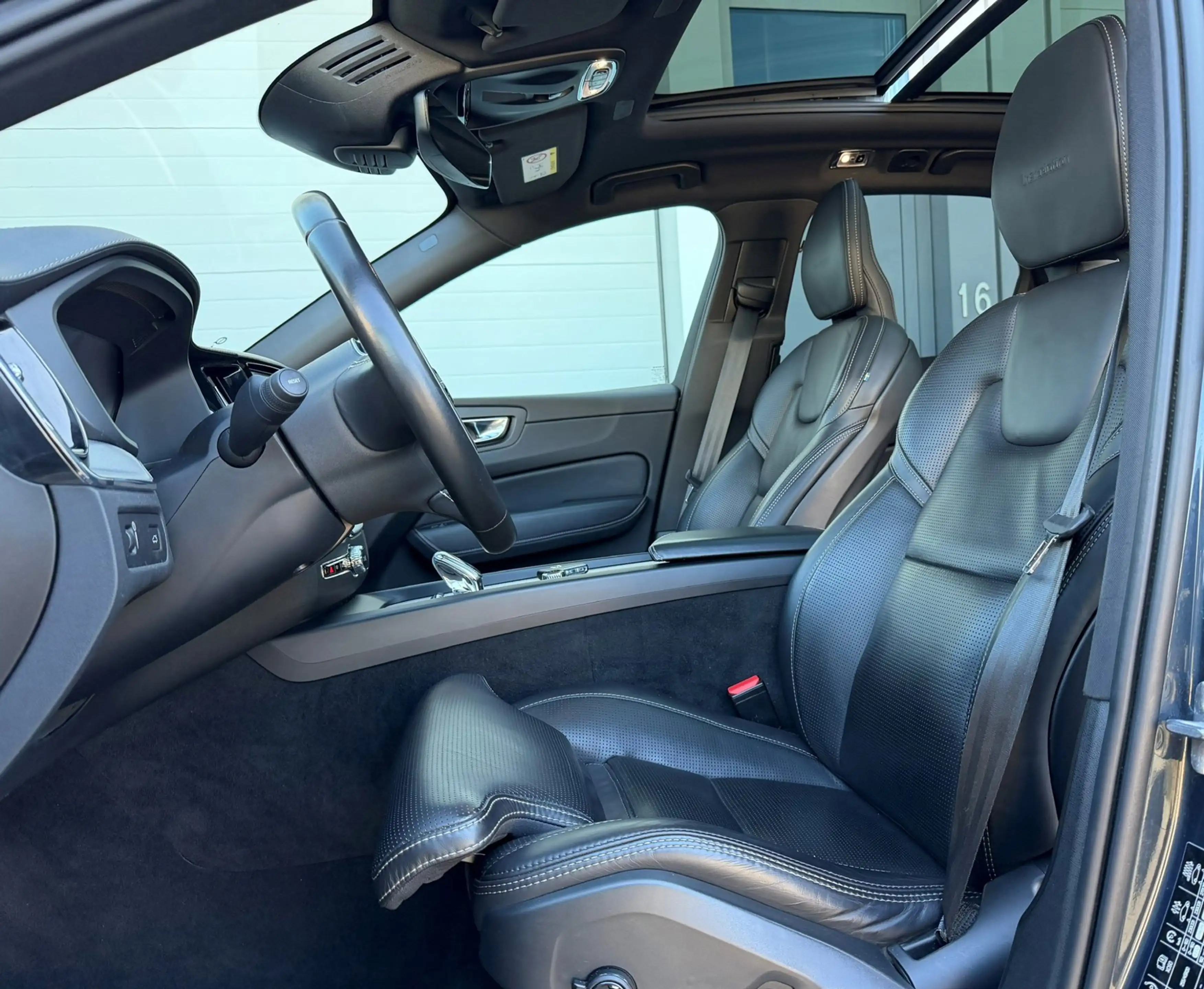 Volvo XC60 2.0 B4 AWD Inscription HuD 360' Luchtv. B&W Nappa — photo 10
