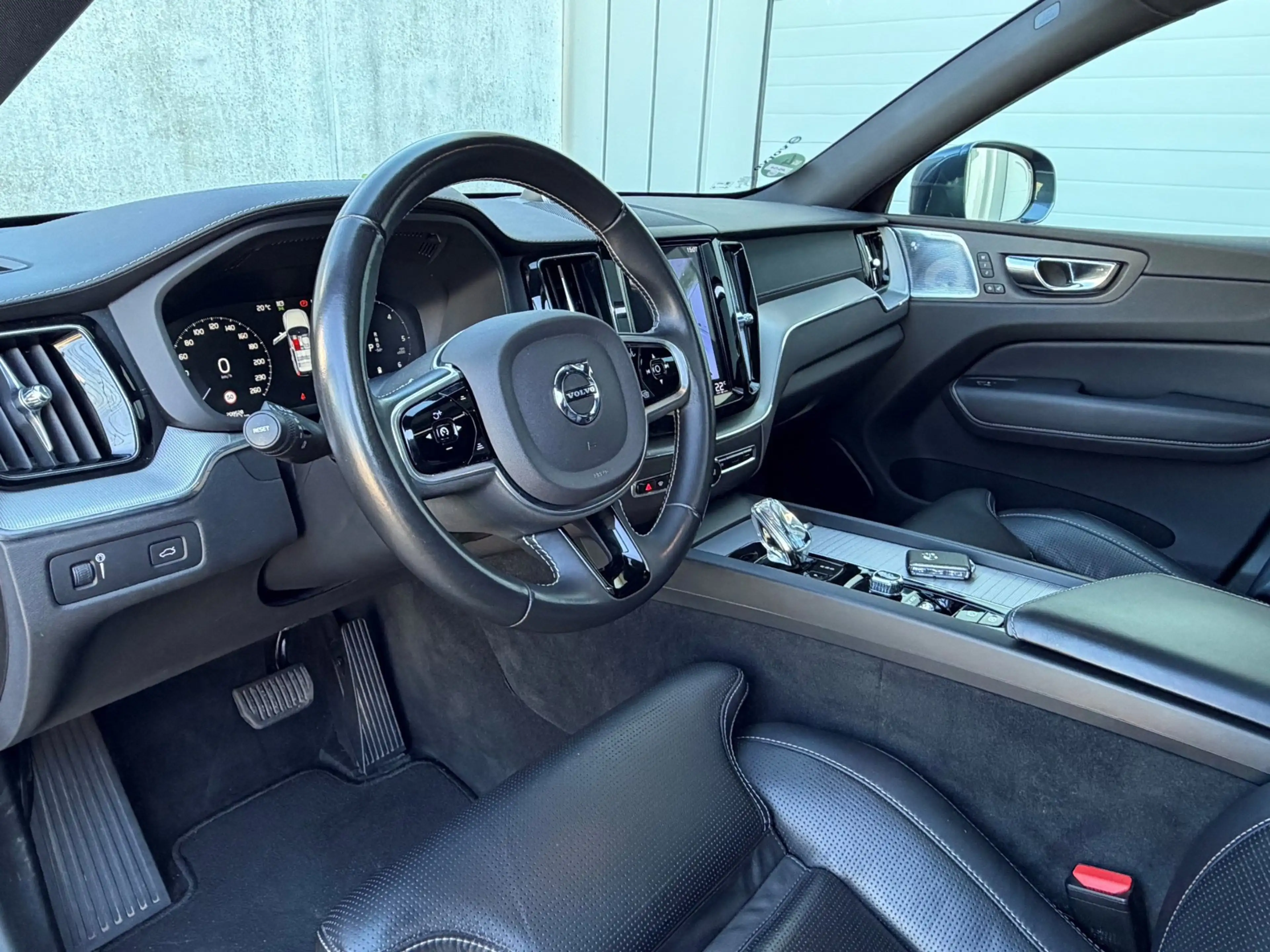 Volvo XC60 2.0 B4 AWD Inscription HuD 360' Luchtv. B&W Nappa — photo 31