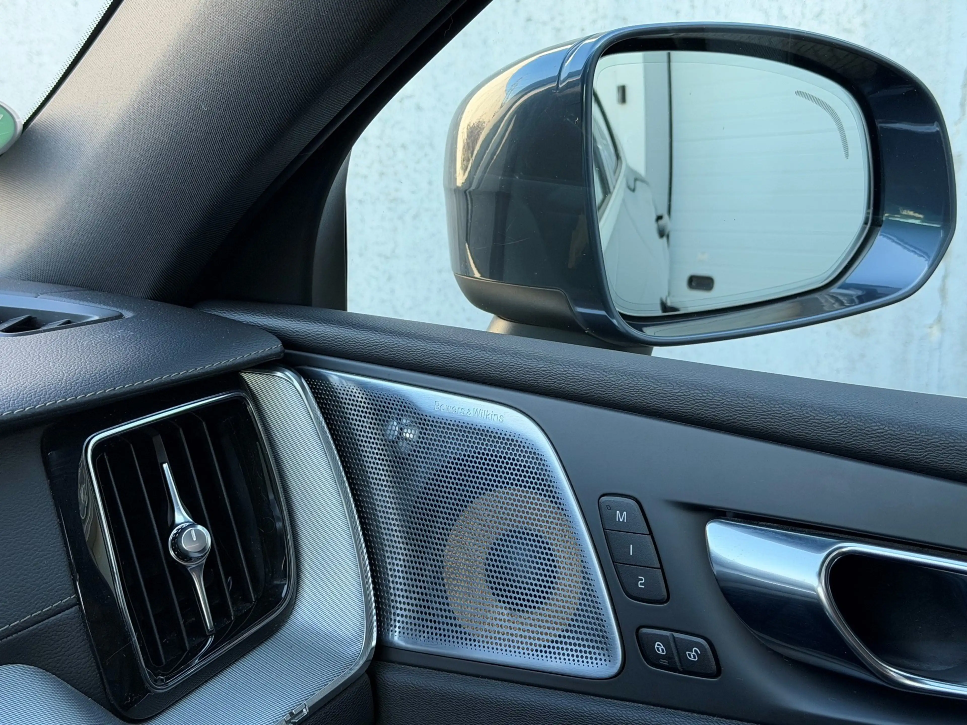 Volvo XC60 2.0 B4 AWD Inscription HuD 360' Luchtv. B&W Nappa — photo 13