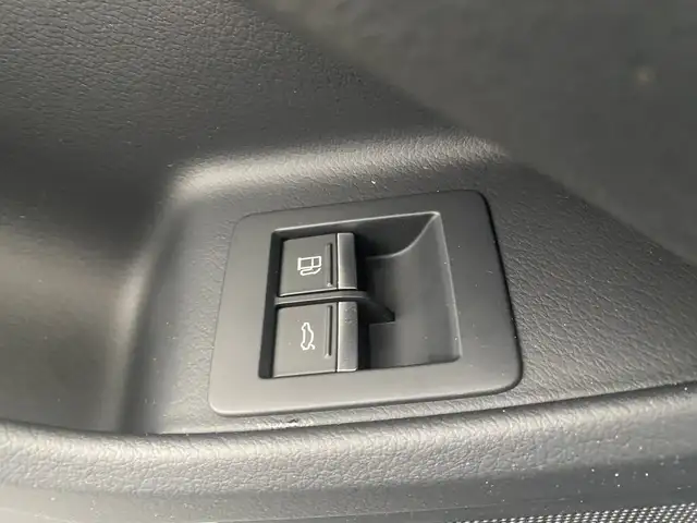 Audi A8 view 28