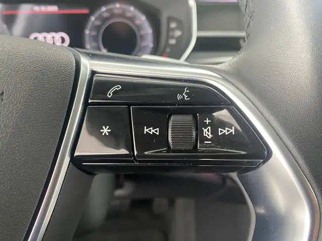 Audi A8 view 16