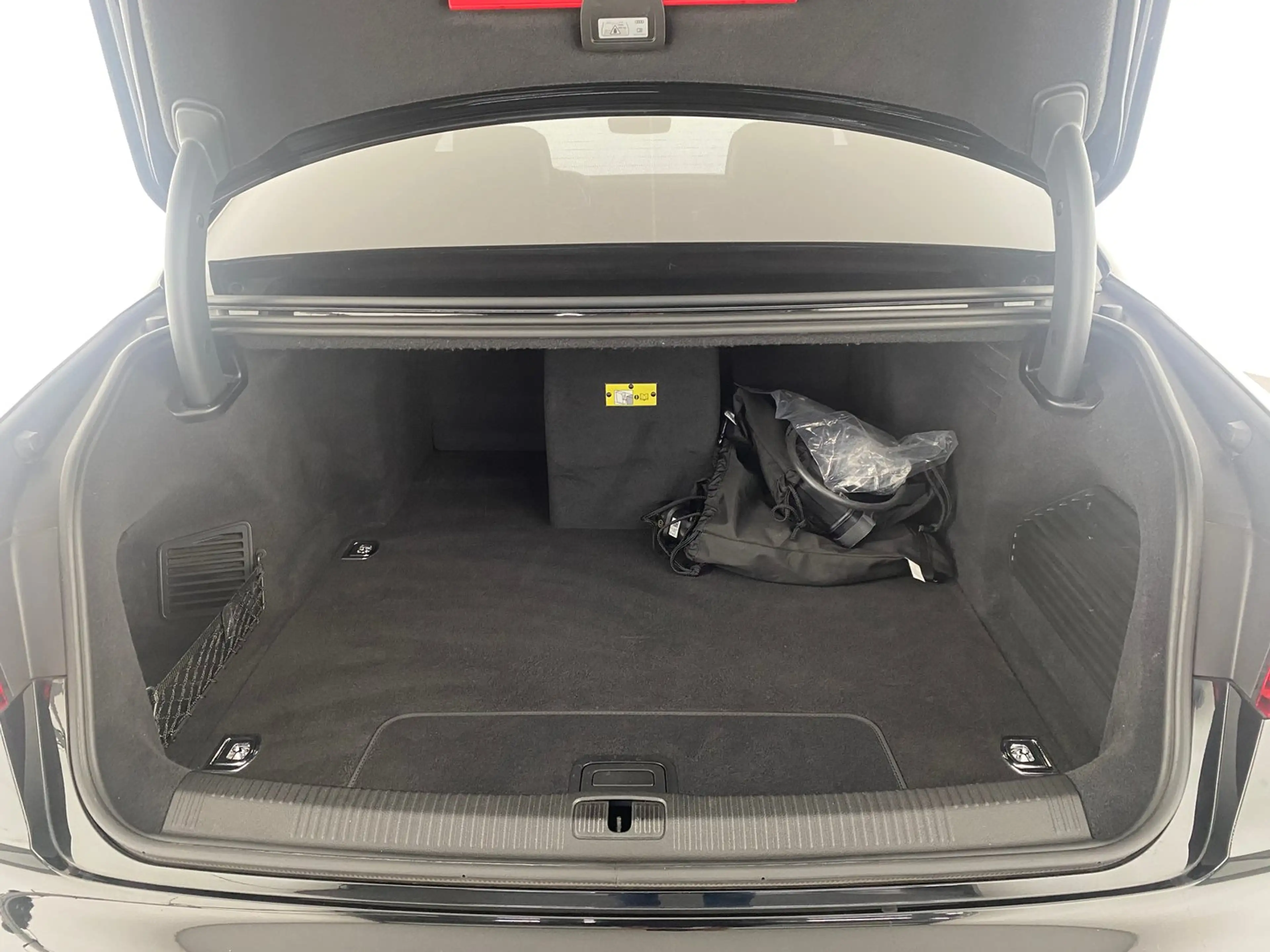 Audi A8 60 TFSI e quattro Lang — photo 8