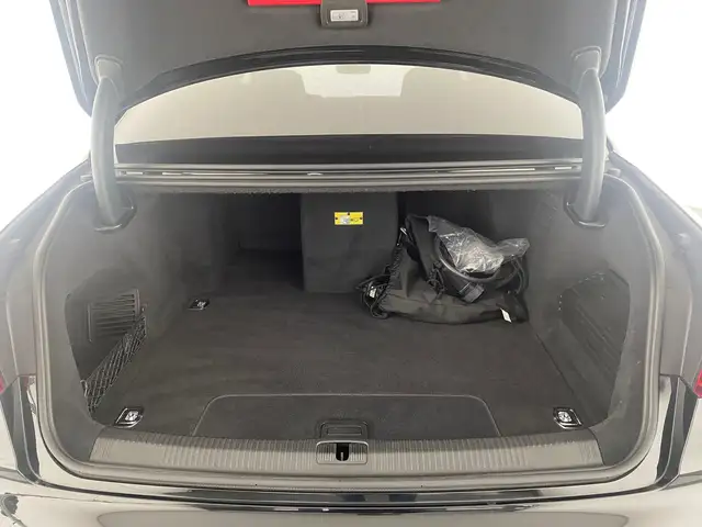 Audi A8 view 8