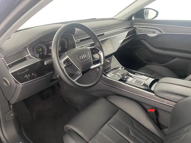 Audi A8 view 9