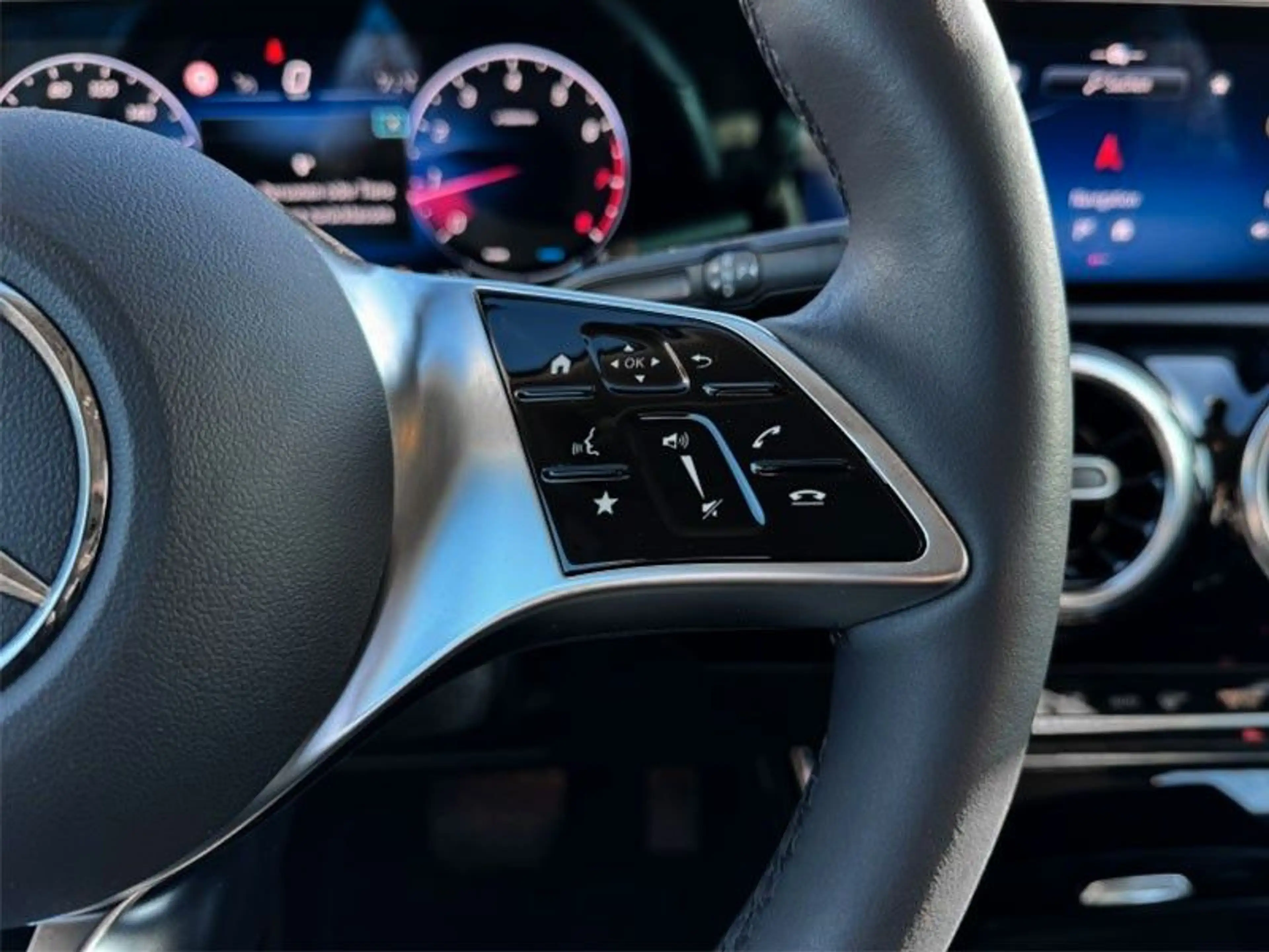 Mercedes-Benz A 220 4Matic Progressive KAMERA MBUX NAVI ACC — photo 14