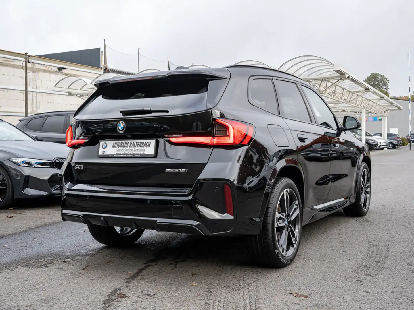 BMW X1 sDrive 18i M-Sport AHK LED ACC NAVI KAMERA Noir - 2
