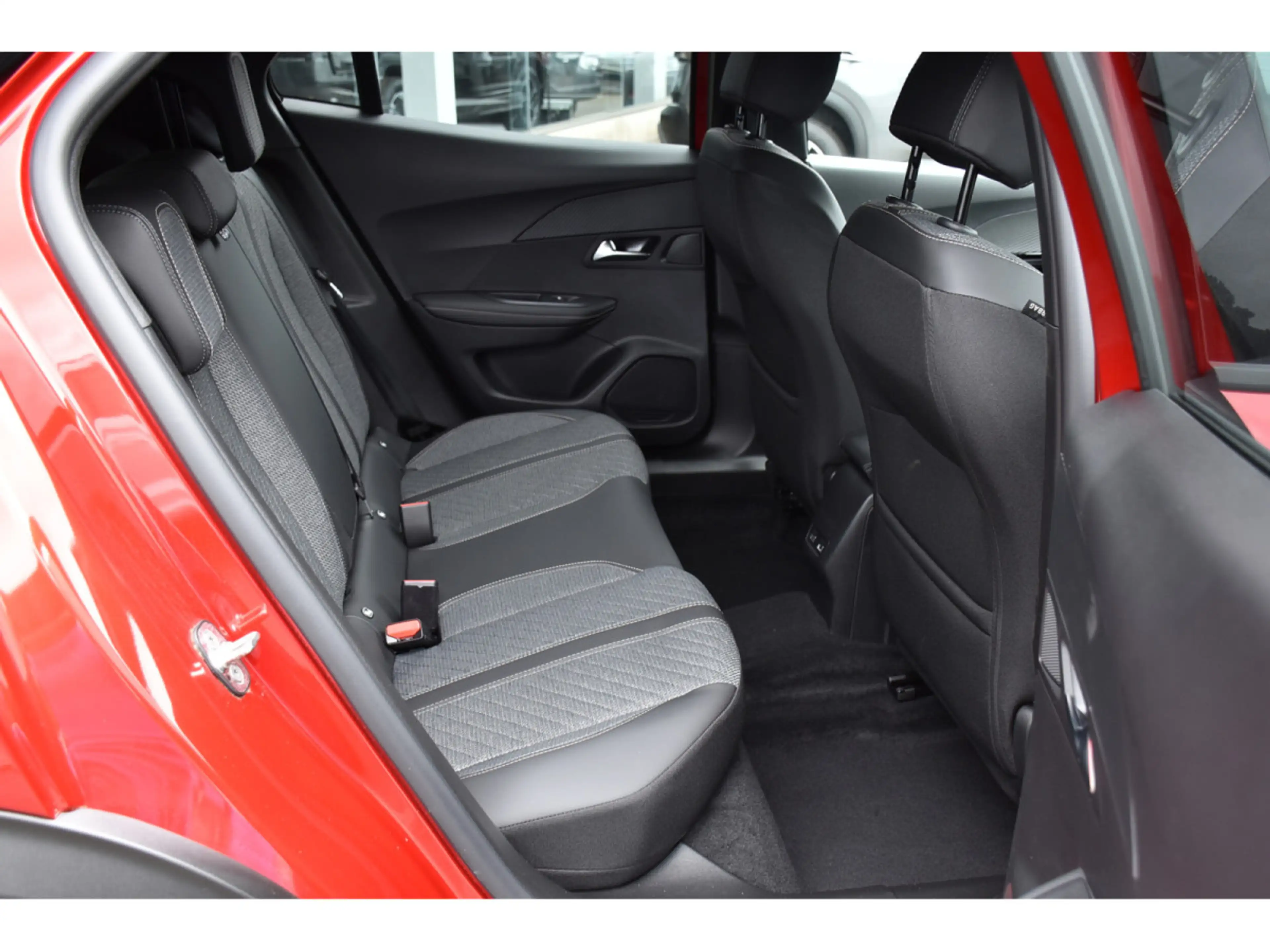 Peugeot 2008 1.2 Hybrid 145 Allure e-DCS6 ACC SIDE GPS CAM360 — photo 8