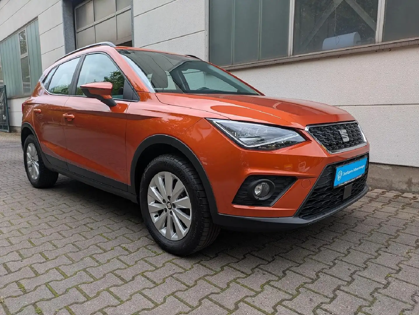 SEAT Arona Arona 1.0 TSI Style *LED,PDC,SHZ* Orange - 2