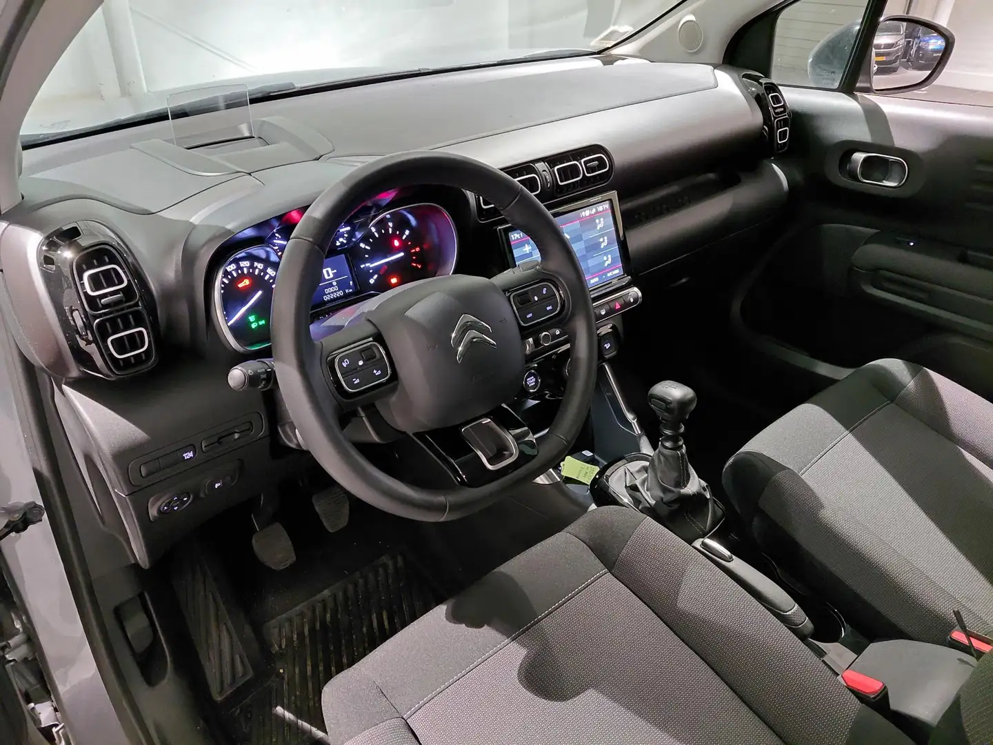 Citroen C3 Aircross 1.2 110PK Max | HOGE INSTAP | HOGE ZIT | NAVIGATIE Grijs - 2
