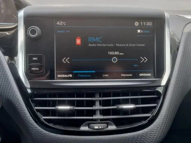 Peugeot 2008 view 9