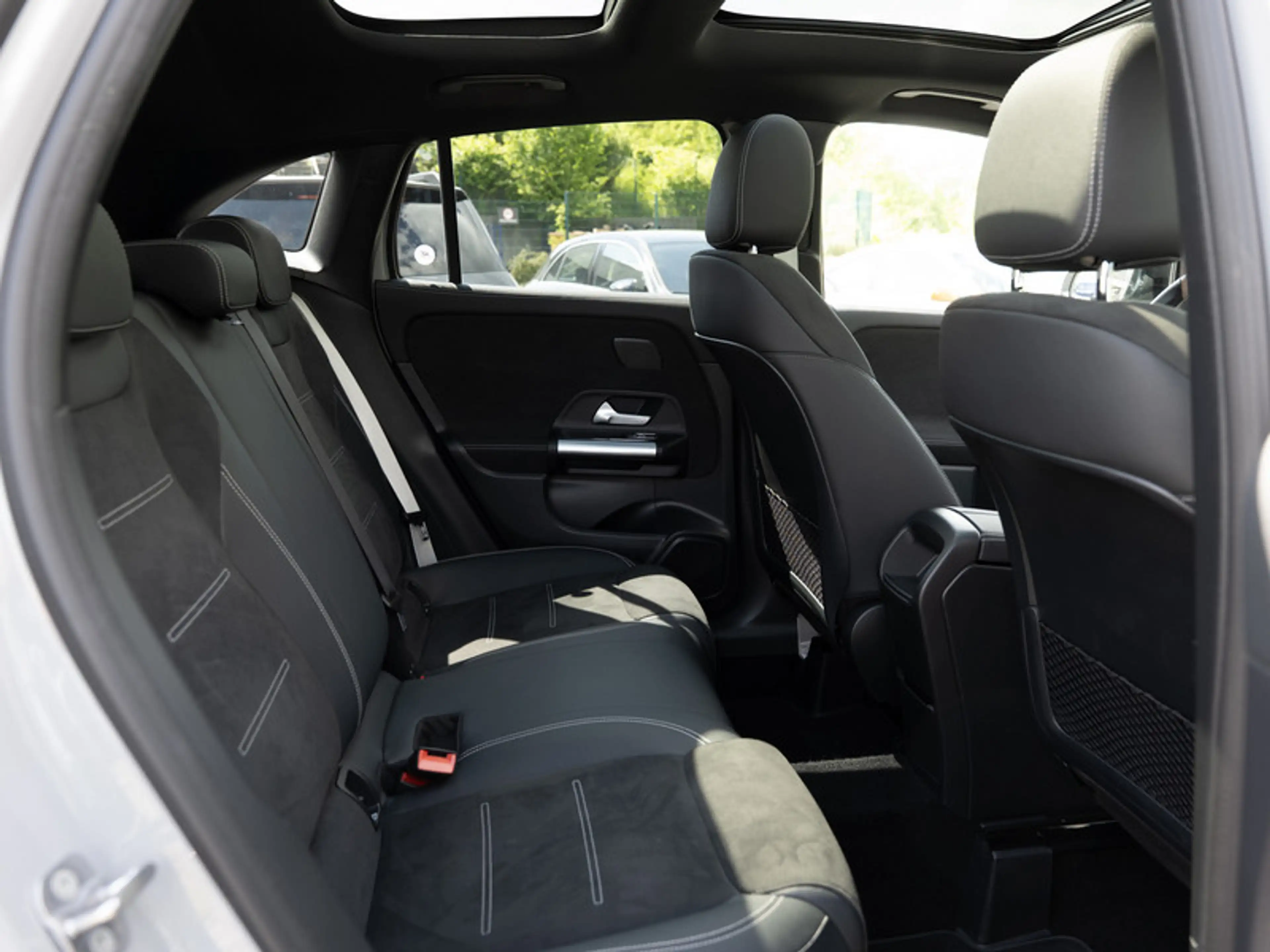 Mercedes-Benz GLA 220 d 4M AMG-Sport/MLB/360/Pano/AHK/Night/20 — photo 5