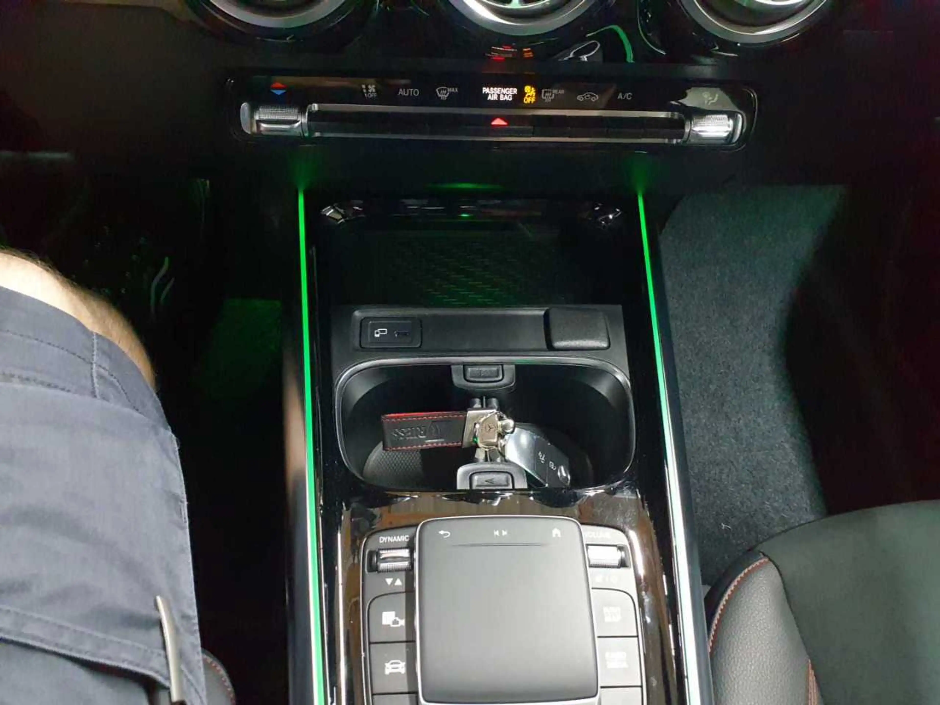 Mercedes-Benz GLA 200 GLA 200-AMG Beam Pano MBUX AssiP BusiP — photo 10