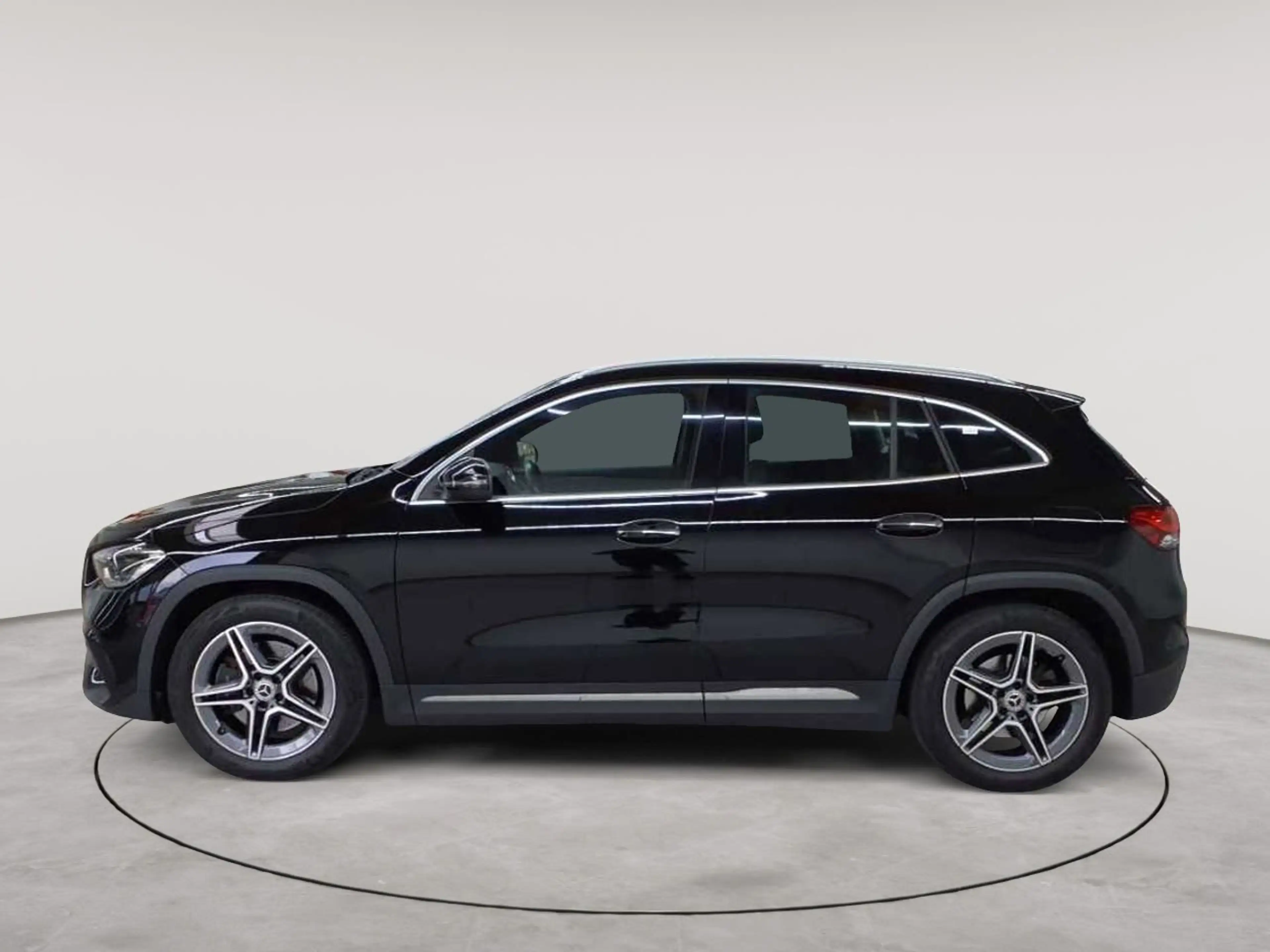 Mercedes-Benz GLA 200 GLA 200-AMG Beam Pano MBUX AssiP BusiP — photo 6