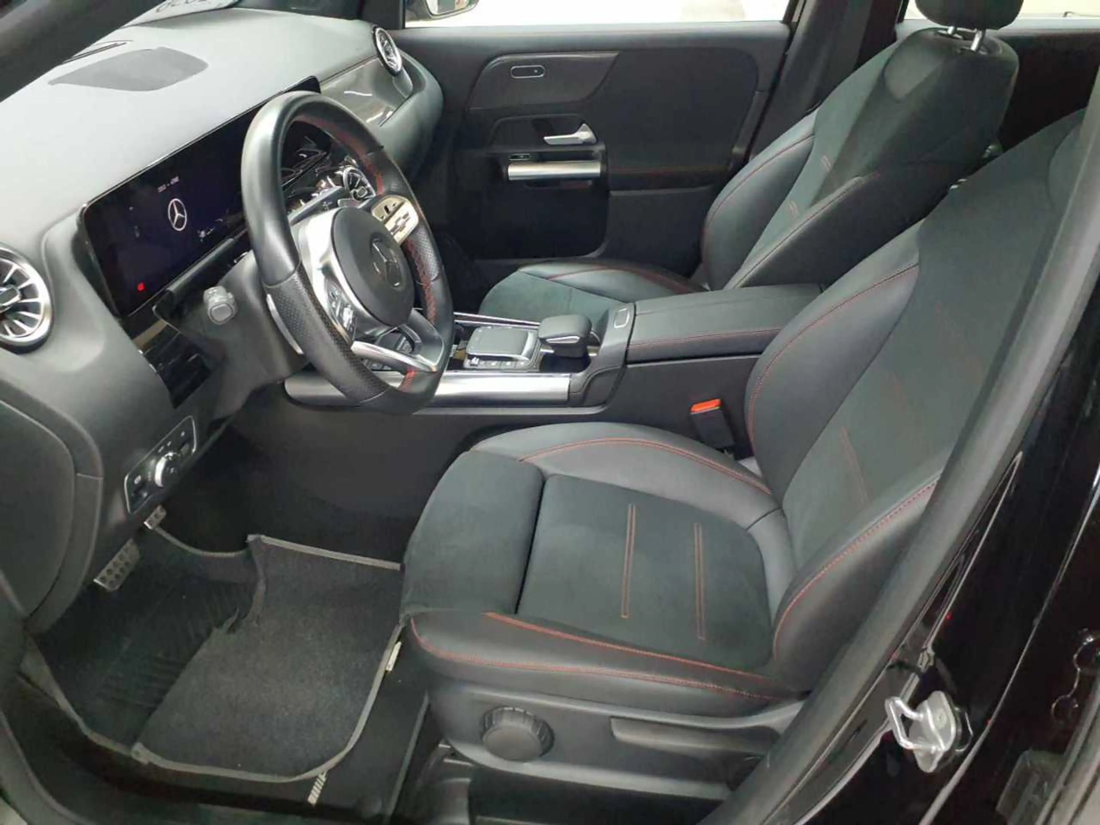 Mercedes-Benz GLA 200 GLA 200-AMG Beam Pano MBUX AssiP BusiP — photo 7