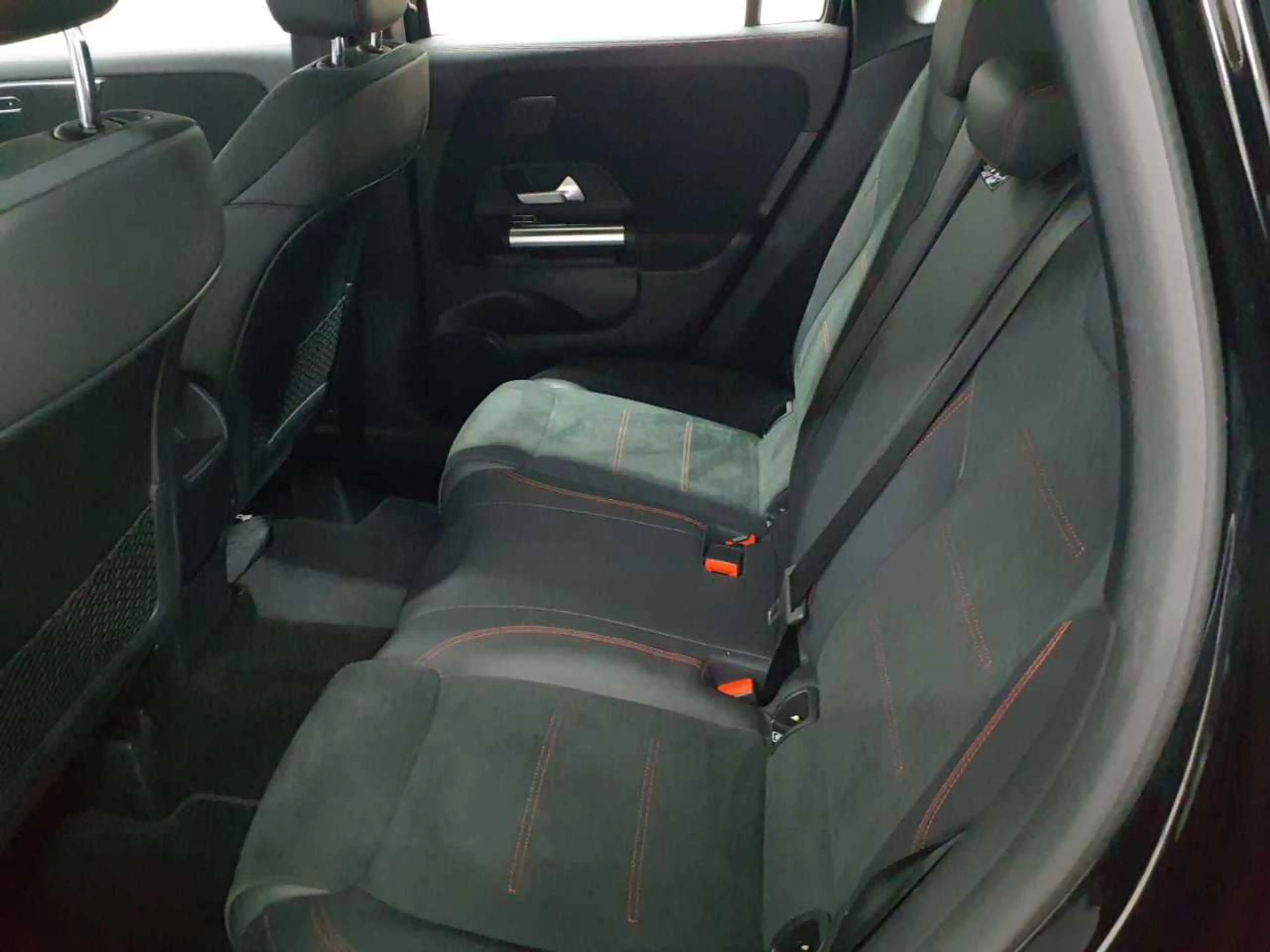 Mercedes-Benz GLA 200 GLA 200-AMG Beam Pano MBUX AssiP BusiP — photo 13