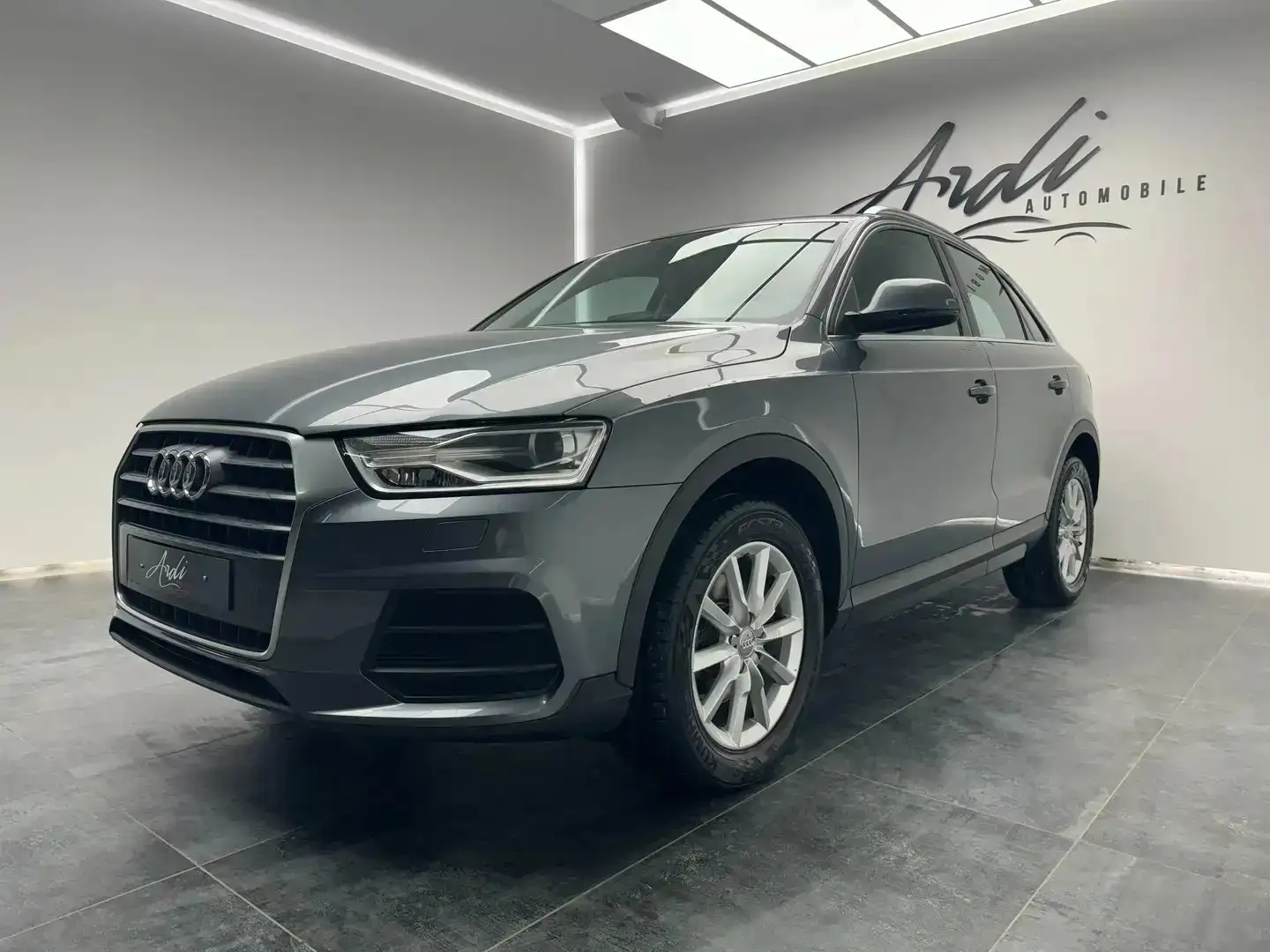Audi Q3 2.0 TDi *GARANTIE 12 MOIS*CUIR*GPS*XENON*AIRCO* Grijs - 1
