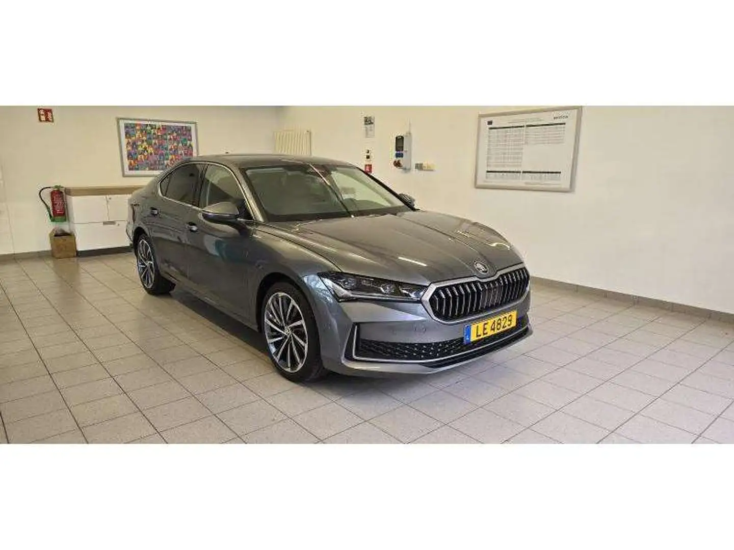 Skoda Superb Laurent and Klement siva - 1