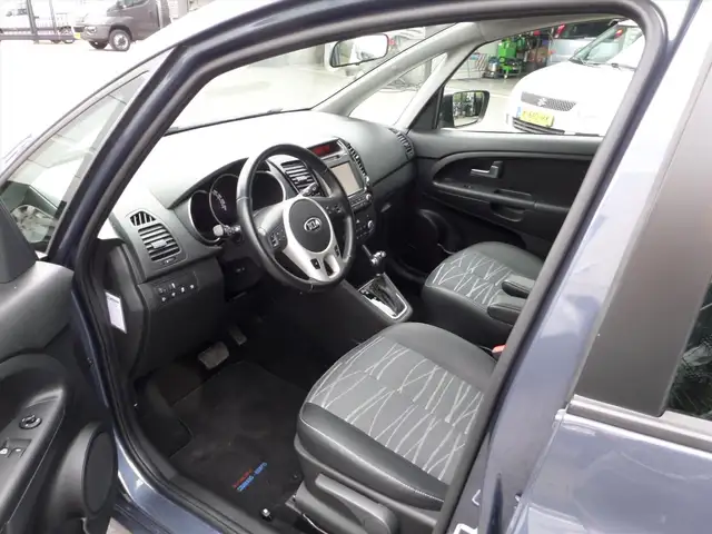 Kia Venga view 11
