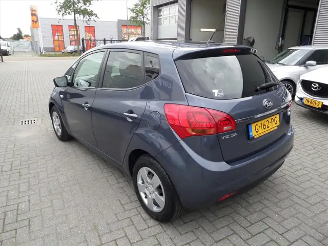Kia Venga view 3
