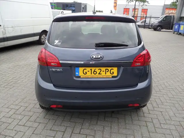 Kia Venga view 4