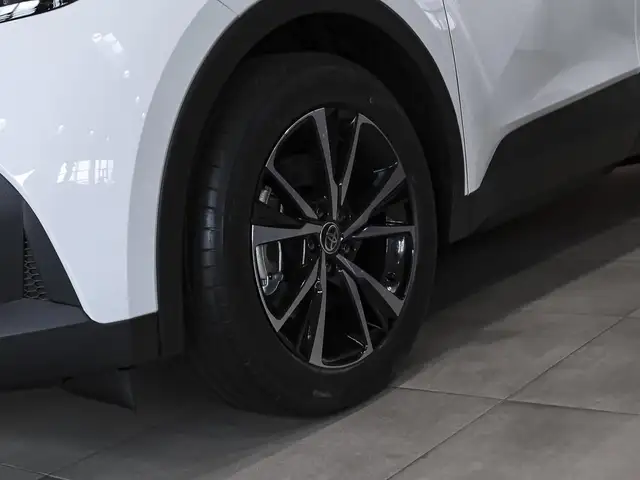Toyota C-HR view 13