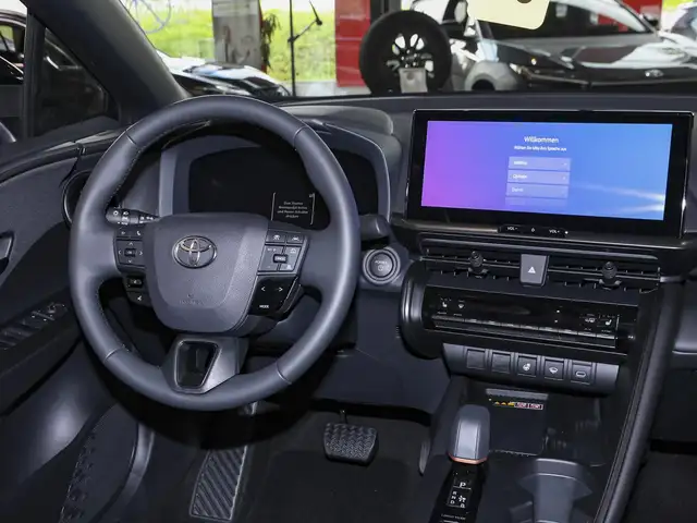 Toyota C-HR view 9