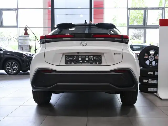 Toyota C-HR view 3