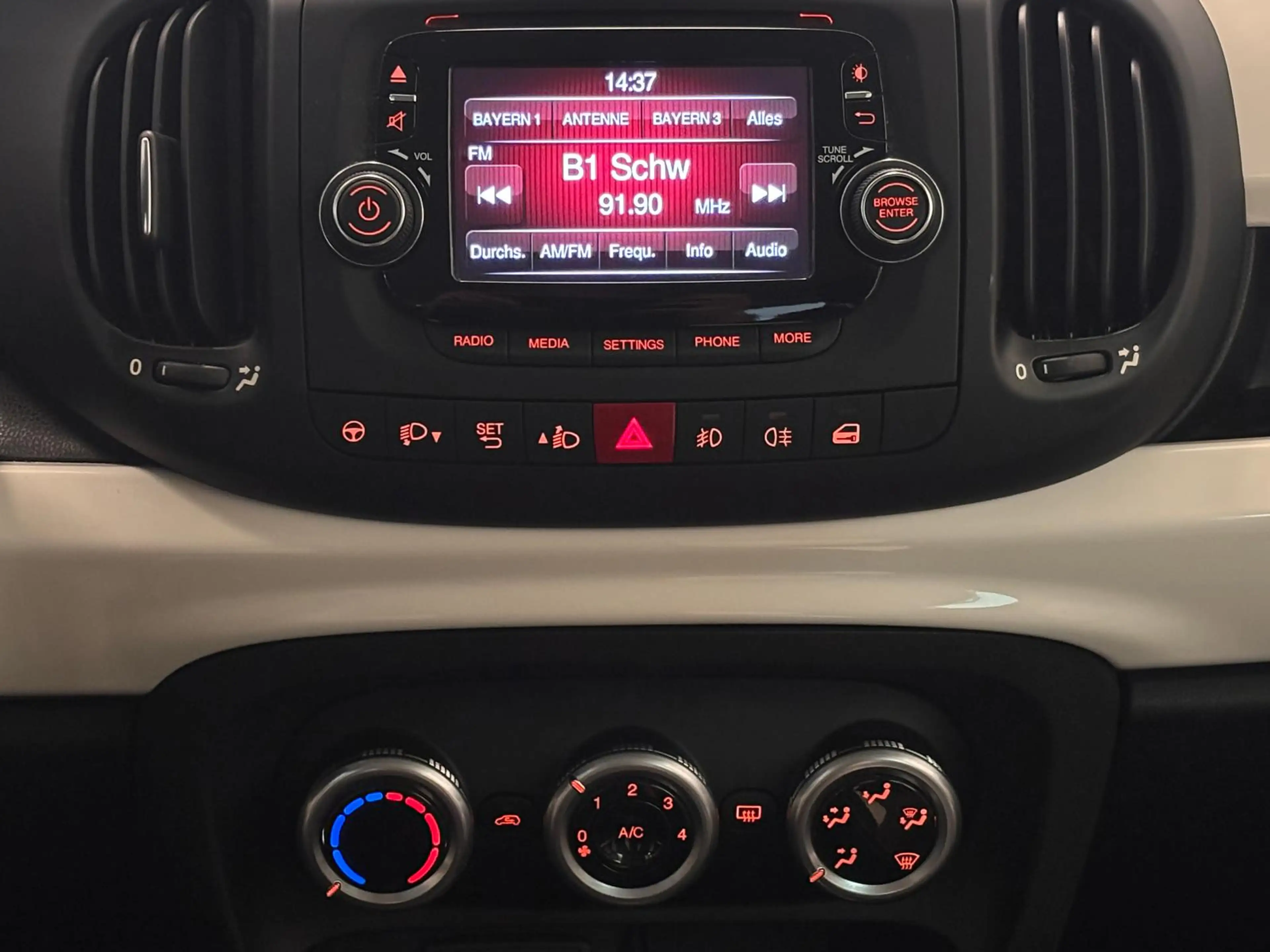 Fiat 500L Trekking*Klima*BC*BT*Alu*PDC*AHK* — photo 12
