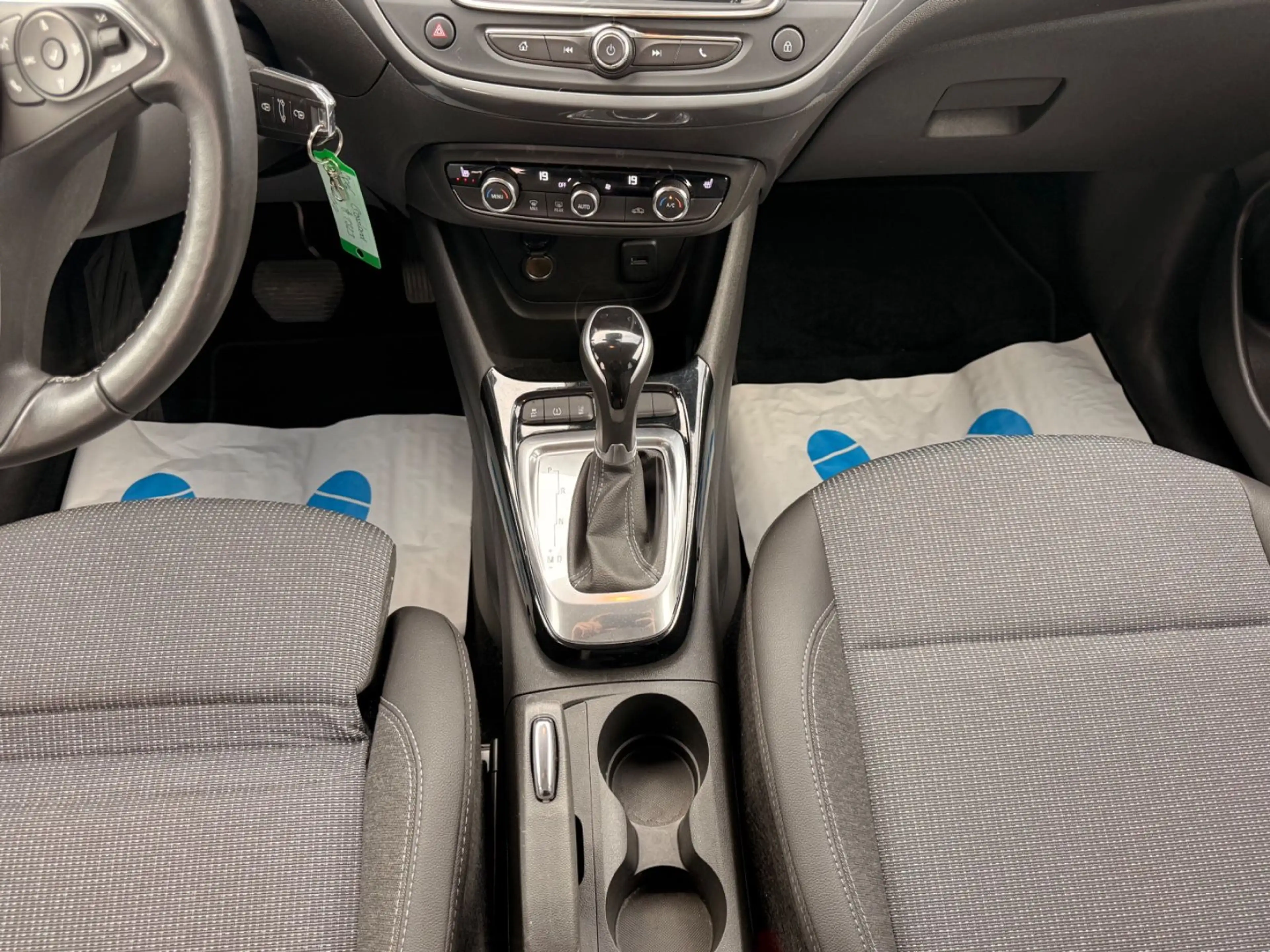 Opel Crossland X — photo 14