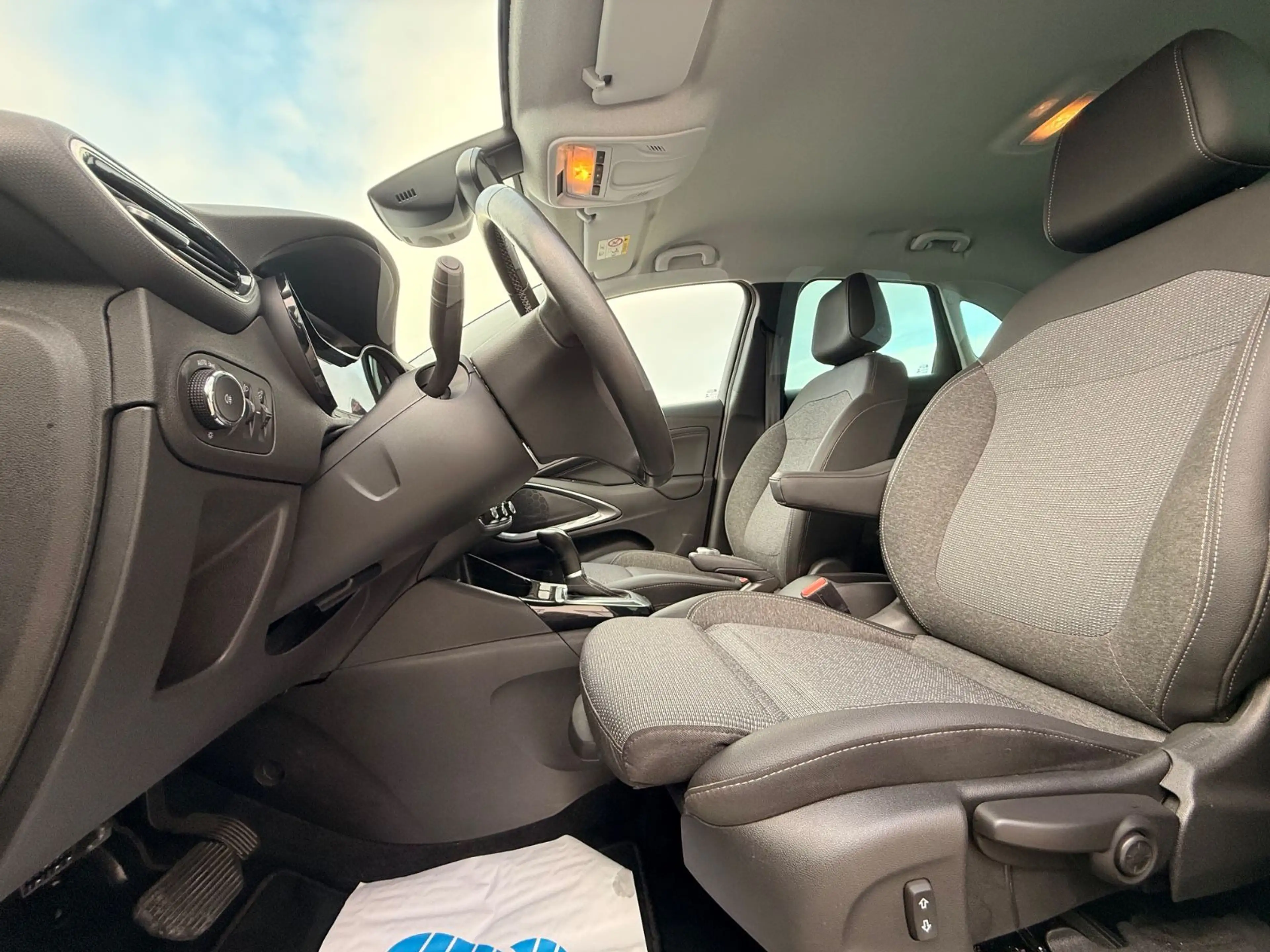 Opel Crossland X — photo 10