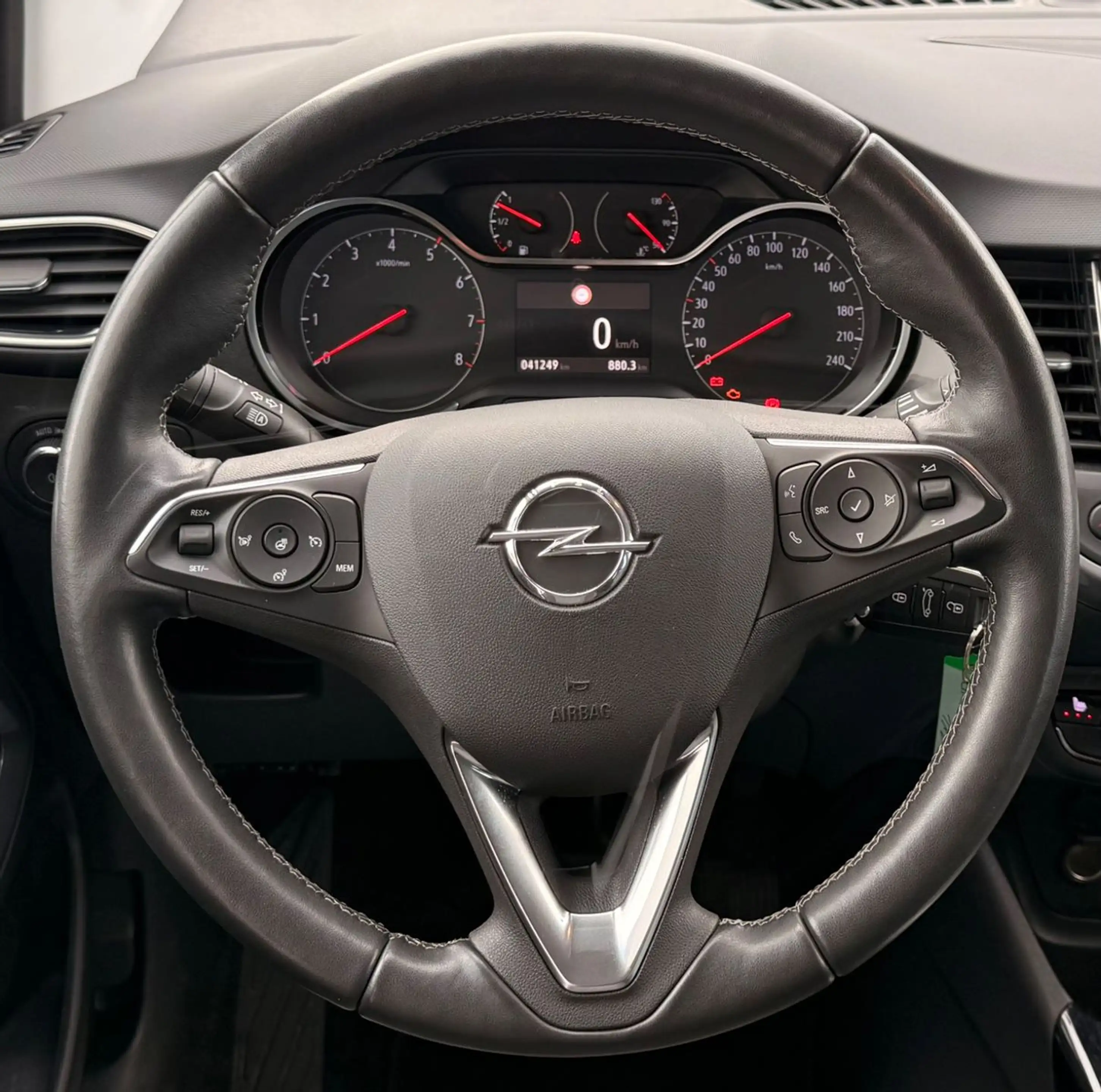 Opel Crossland X — photo 12