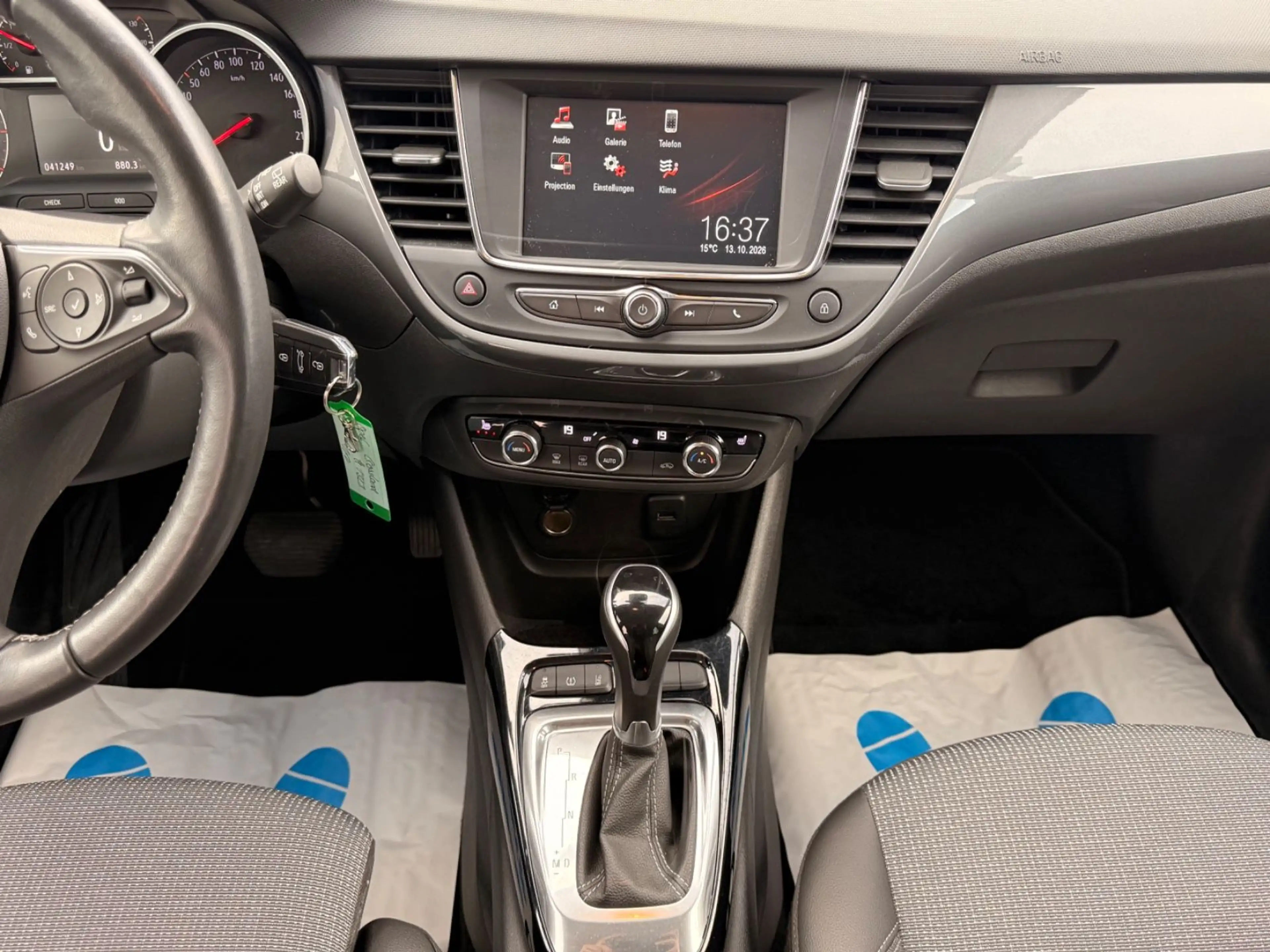 Opel Crossland X — photo 13