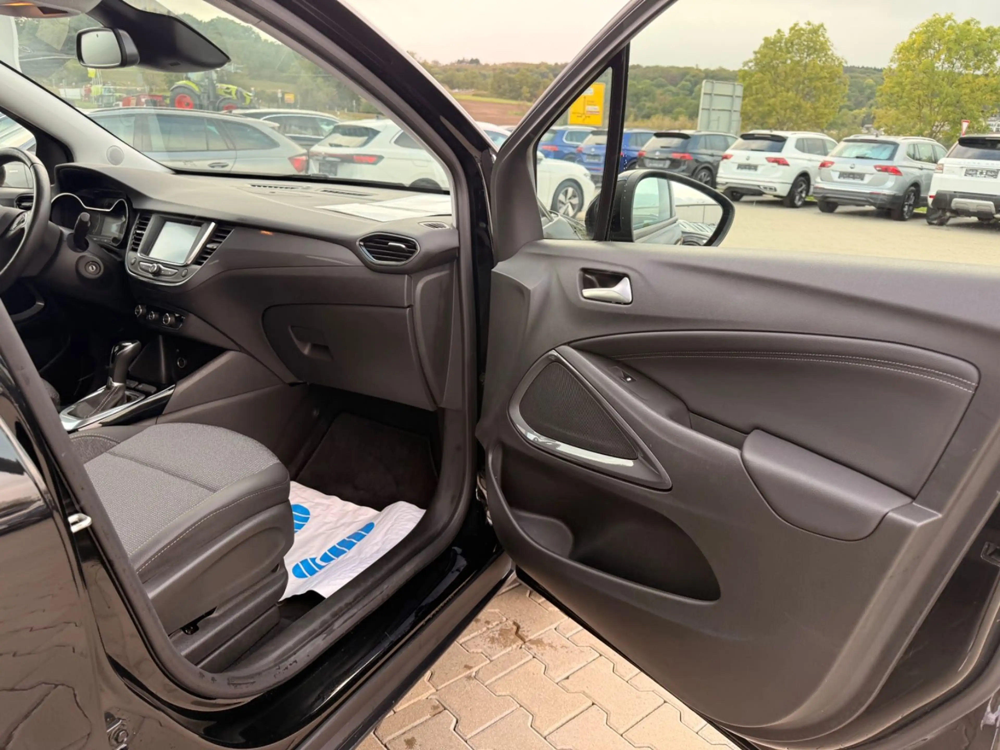 Opel Crossland X — photo 15