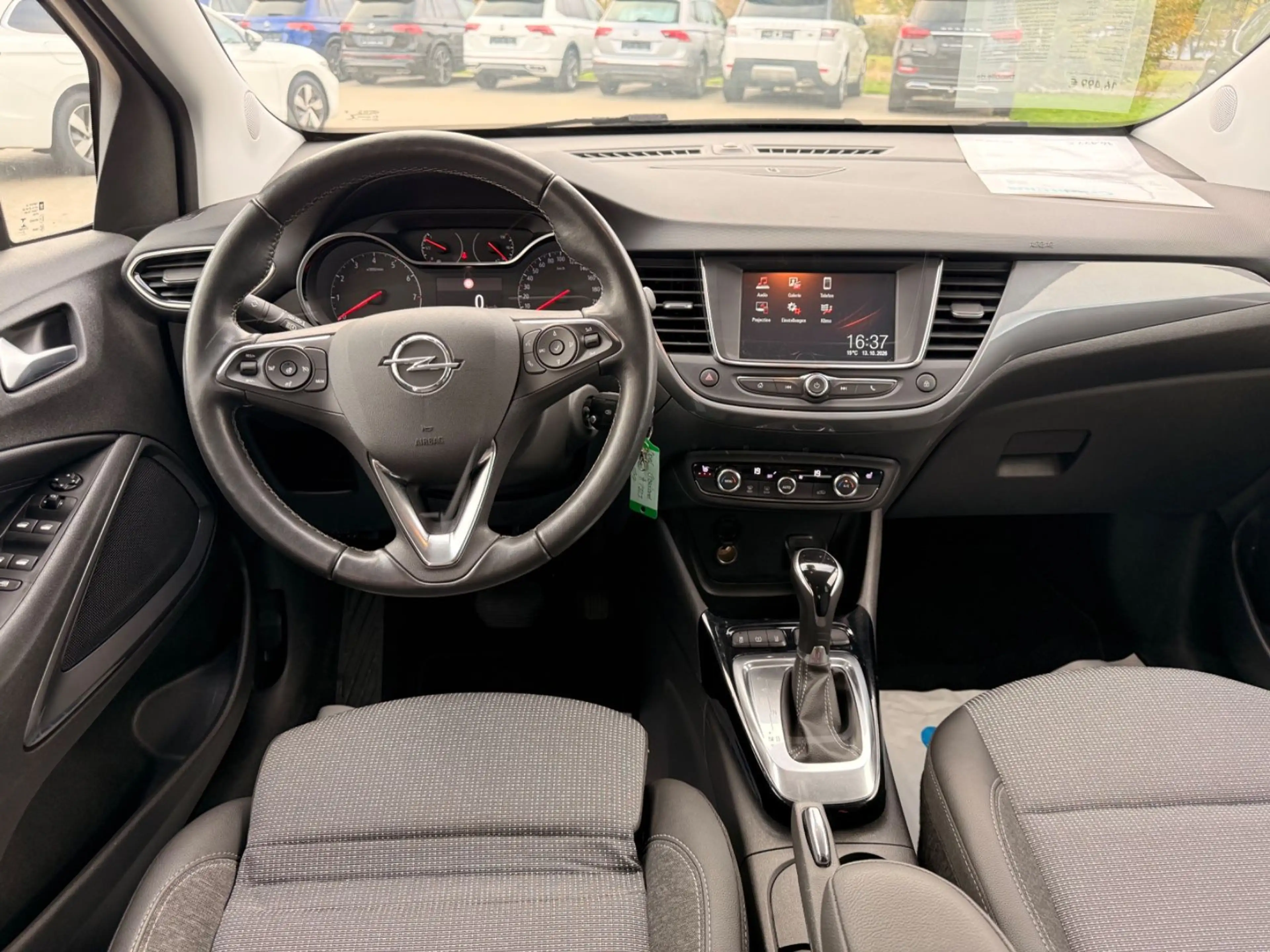 Opel Crossland X — photo 11