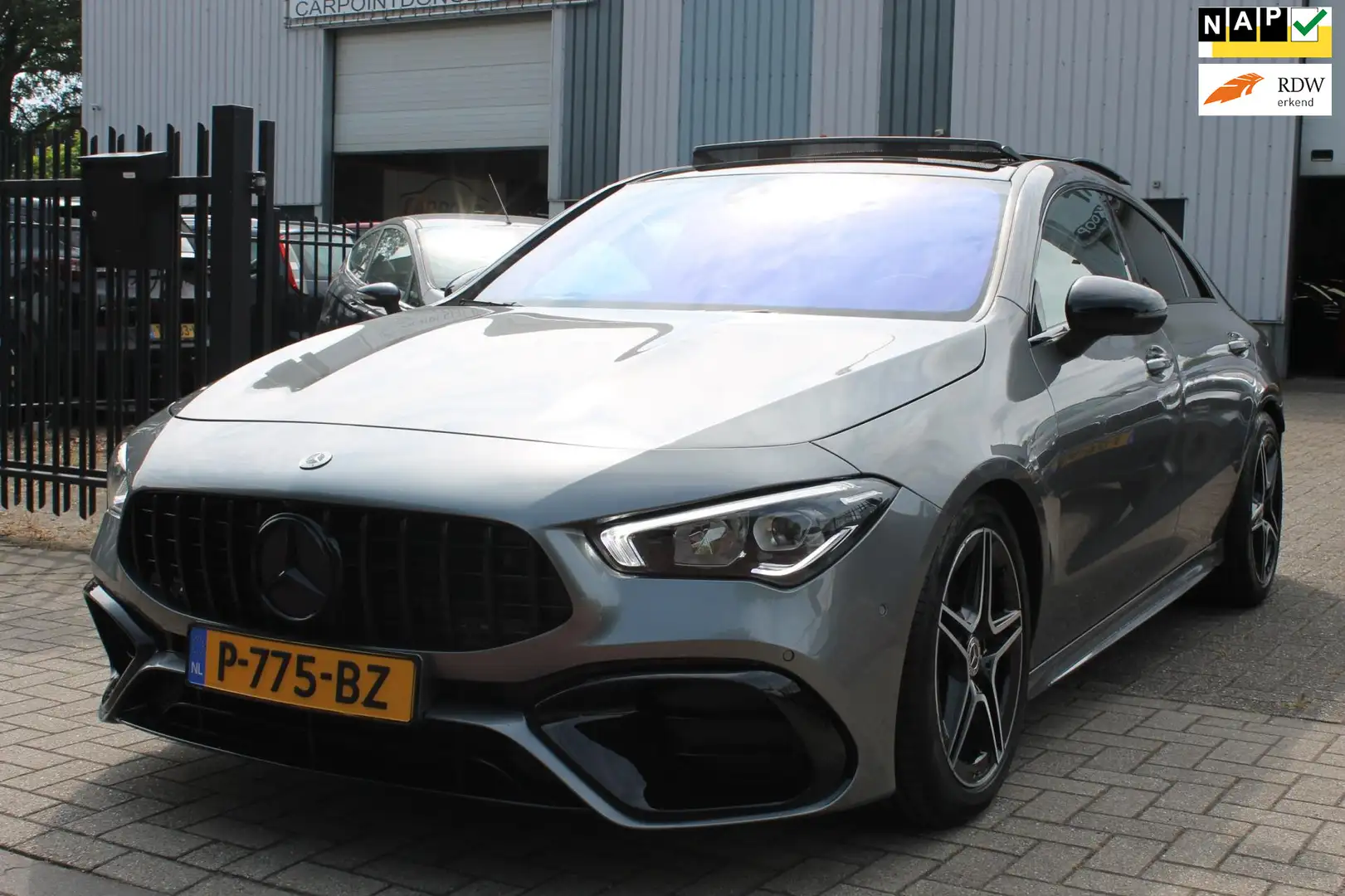Mercedes-Benz CLA 180 AMG Pano LED Leer Camera Gris - 1