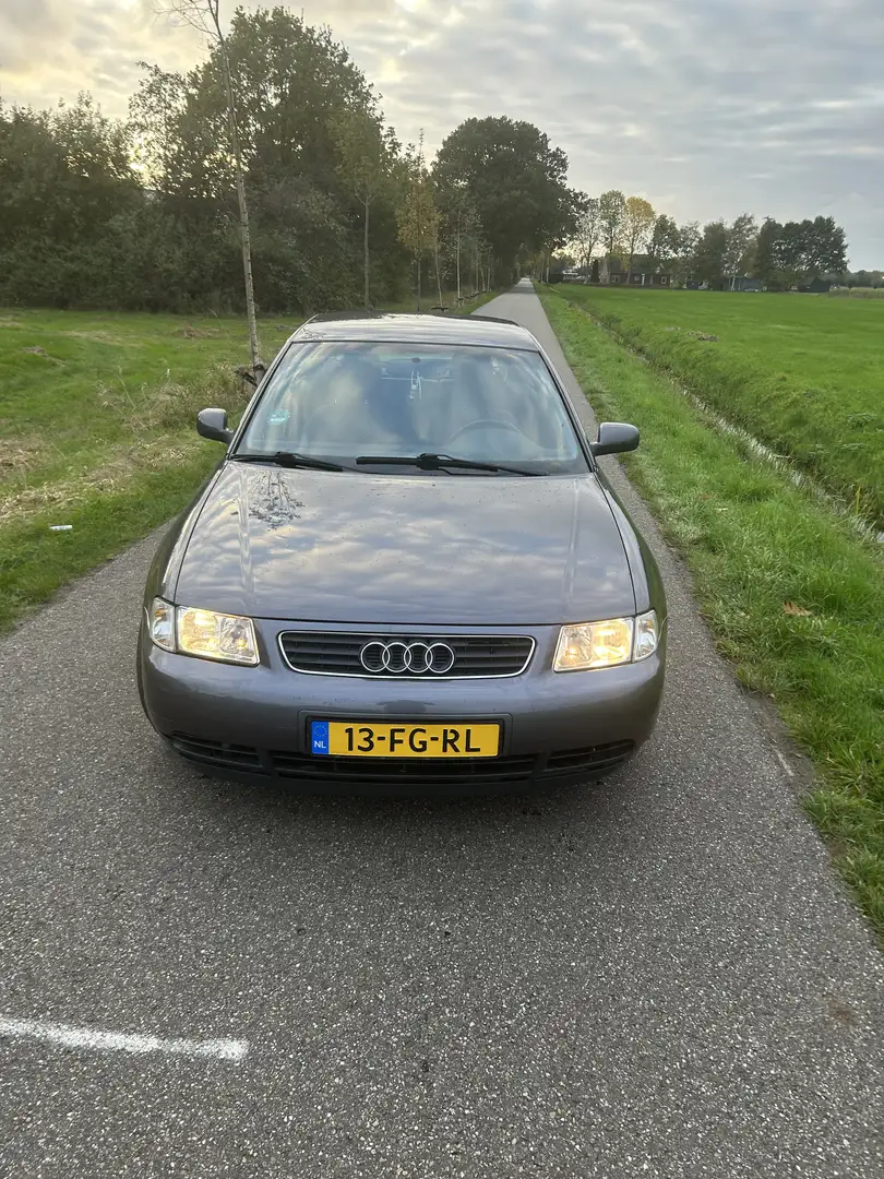 Audi A3 1.8 5V Ambition Grau - 2