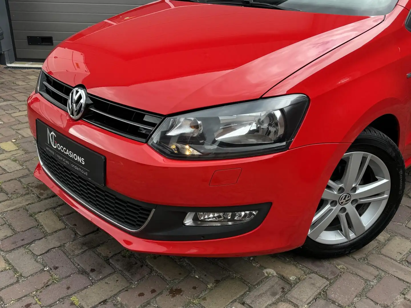 Volkswagen Polo 1.2 Match PANO / PDC / CRUISE Rood - 2