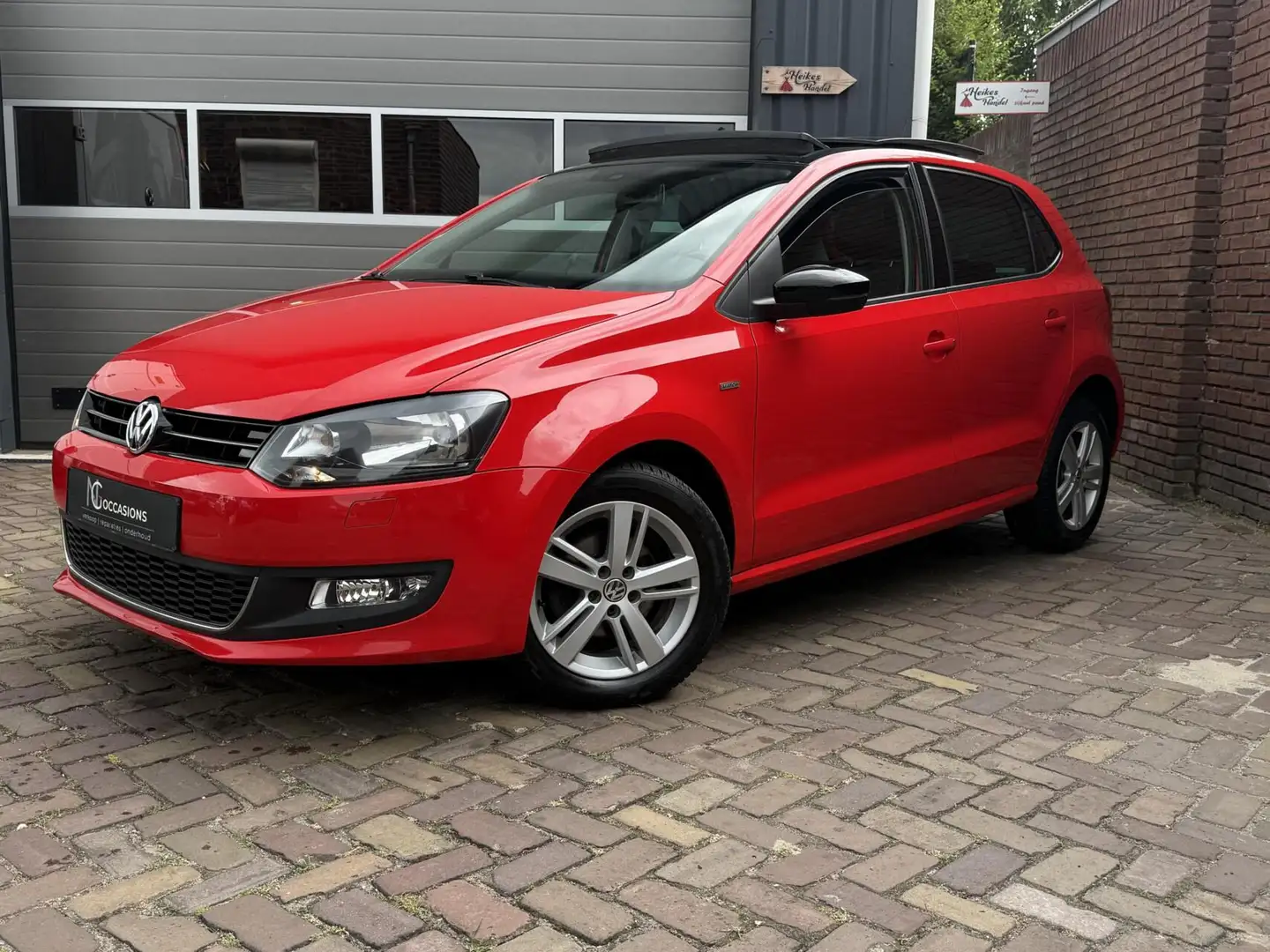 Volkswagen Polo 1.2 Match PANO / PDC / CRUISE Rood - 1