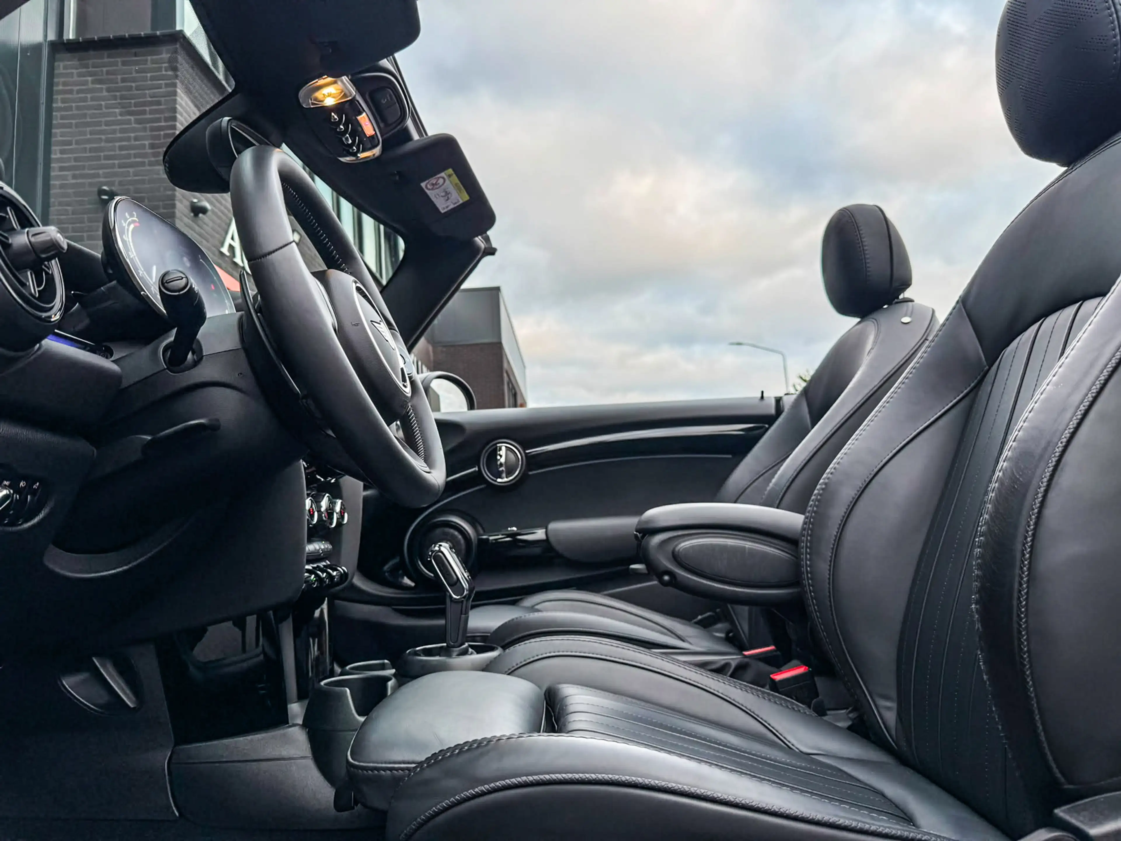 MINI Cooper S Cabrio 2.0 MINI Yours F1 aut 178pk/Ned auto/Lounge leer/C — photo 12