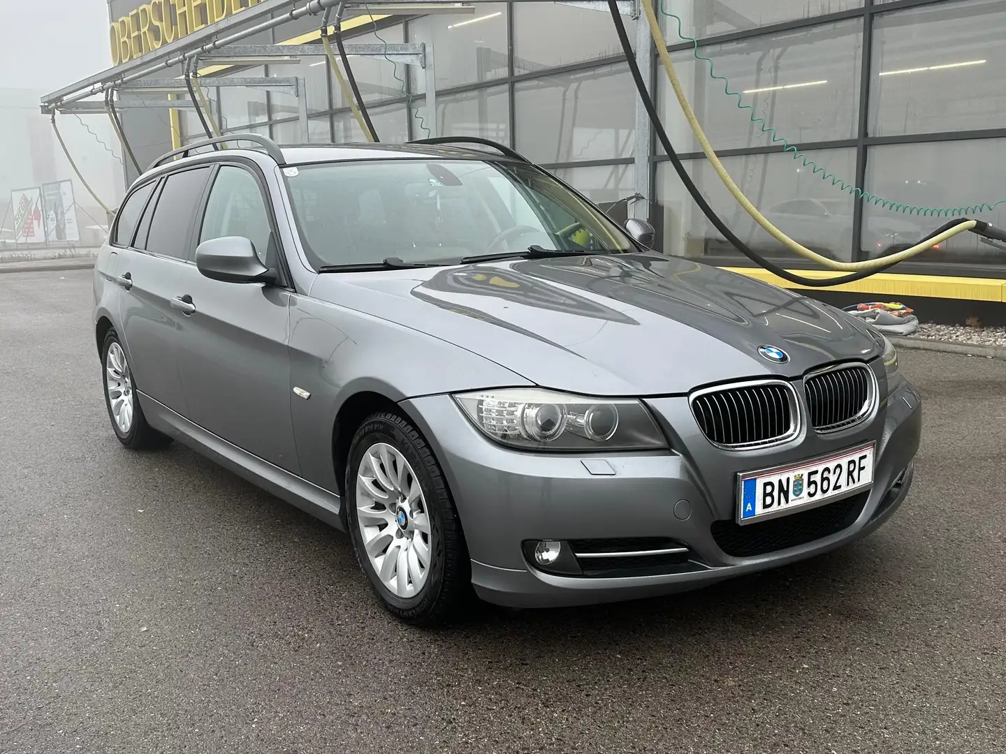 BMW 318 318d Touring Advantage Advantage Grau - 2